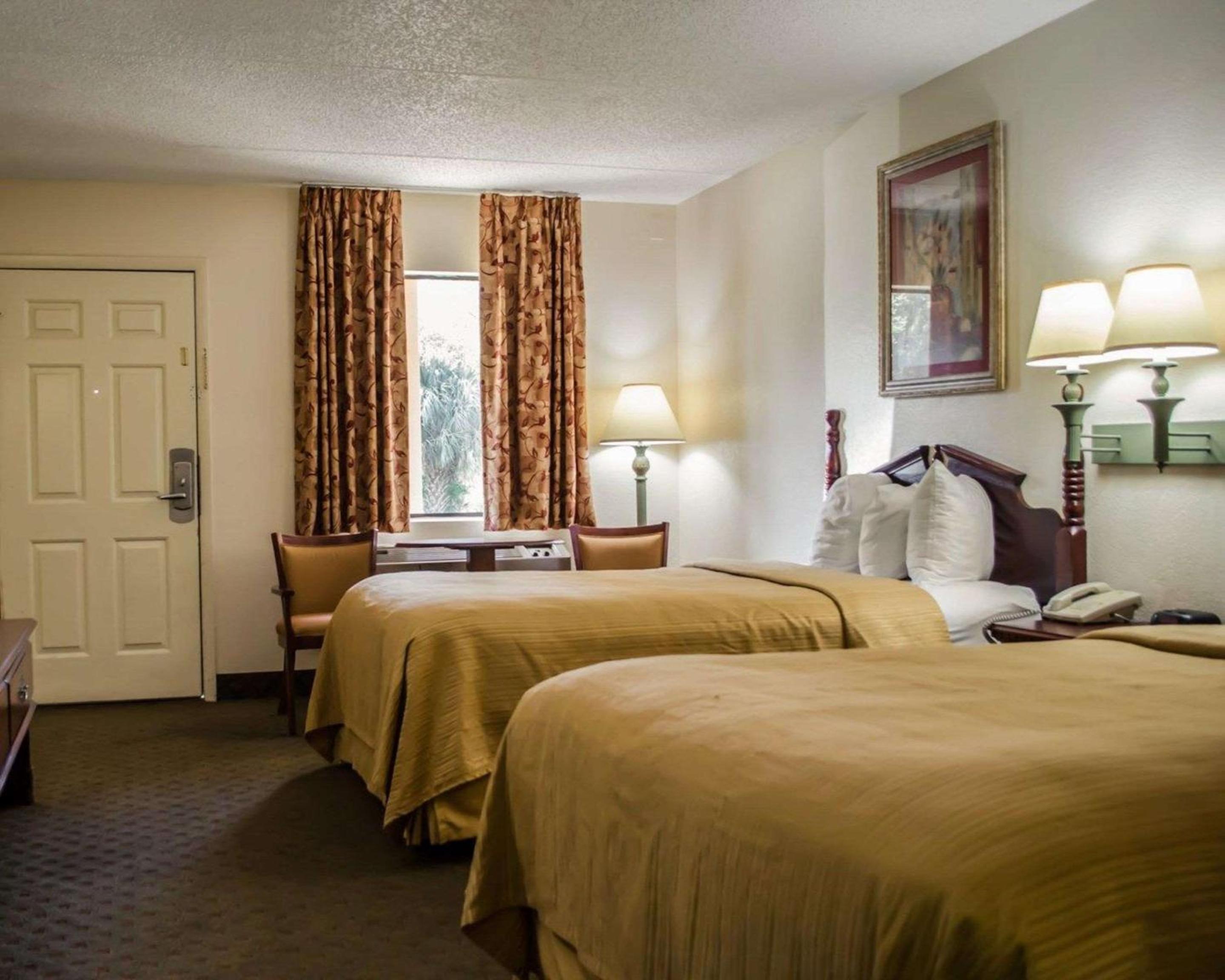 Double Room with Two Double Beds - Smoking - Photo 3
