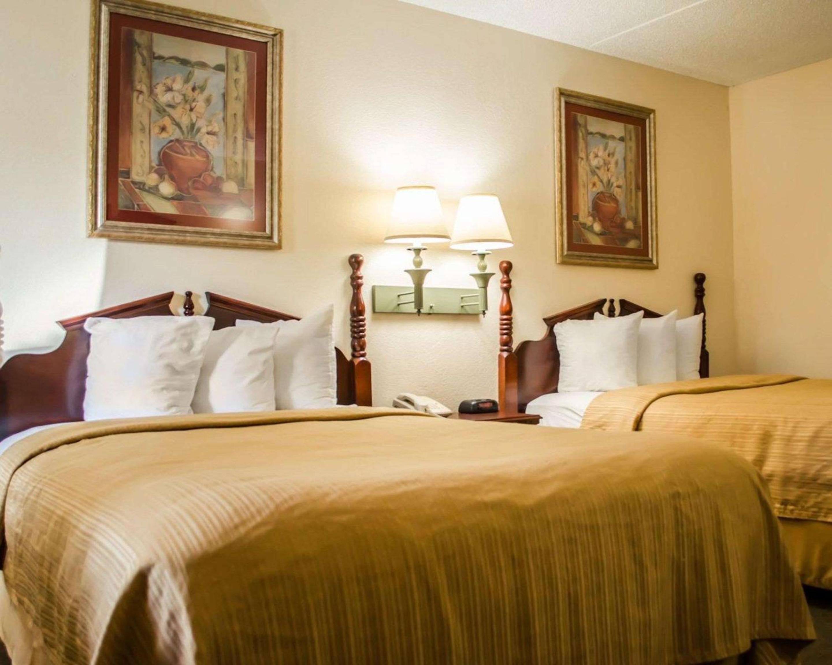 Double Room with Two Double Beds - Smoking - Photo 2