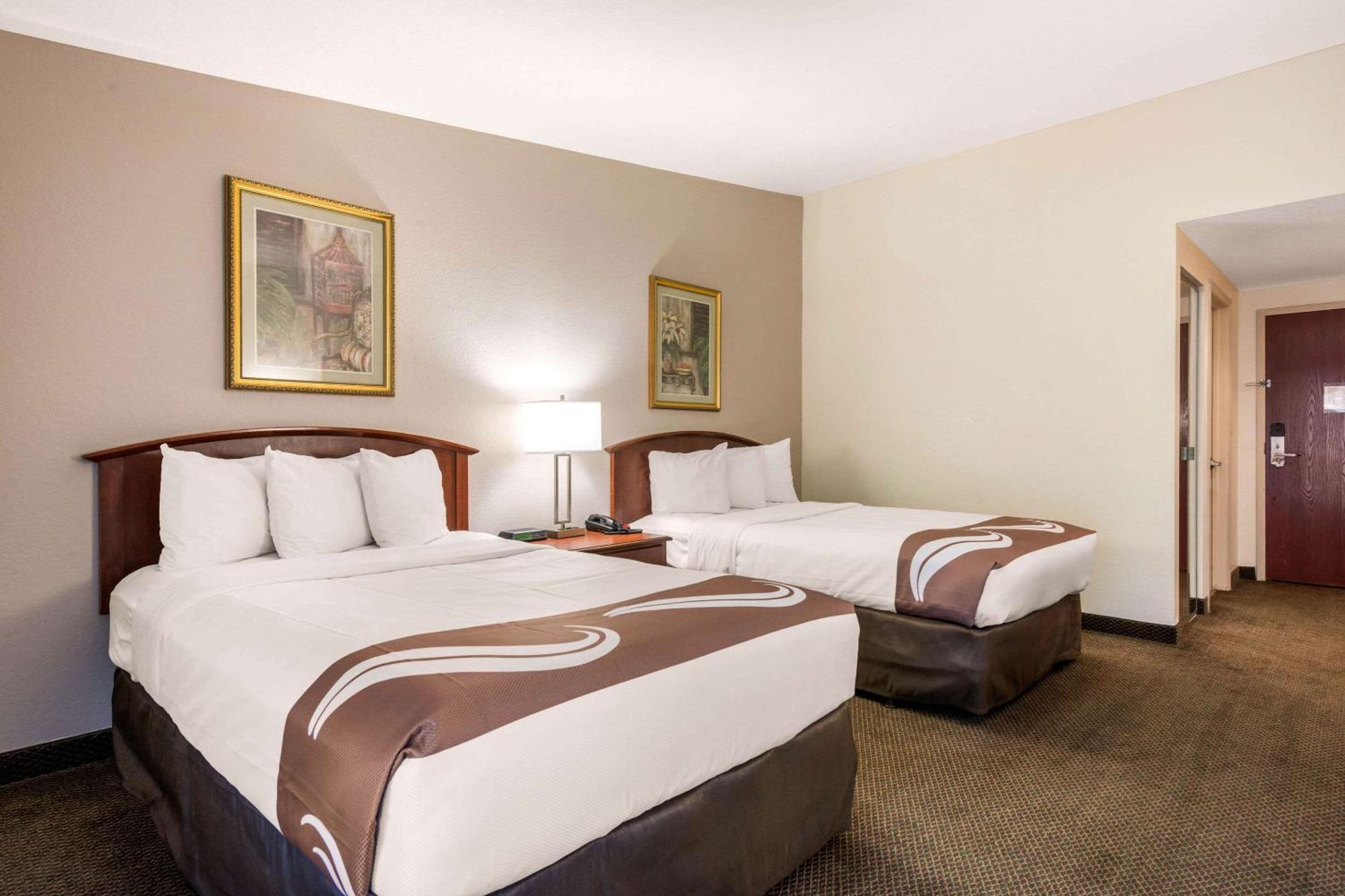 Double Room with Two Double Beds - Non-Smoking - Photo 2