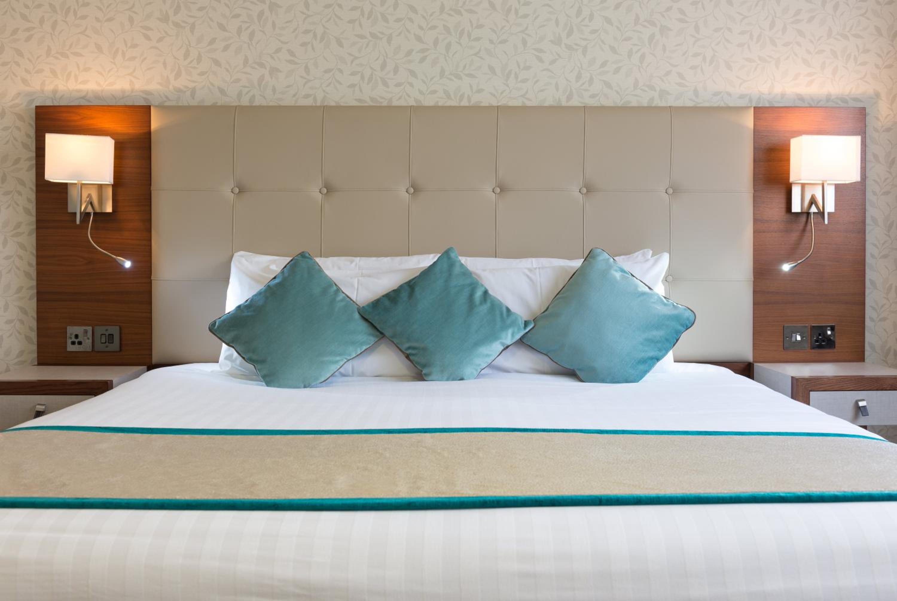 Executive King Room - Non-Smoking - Photo 3