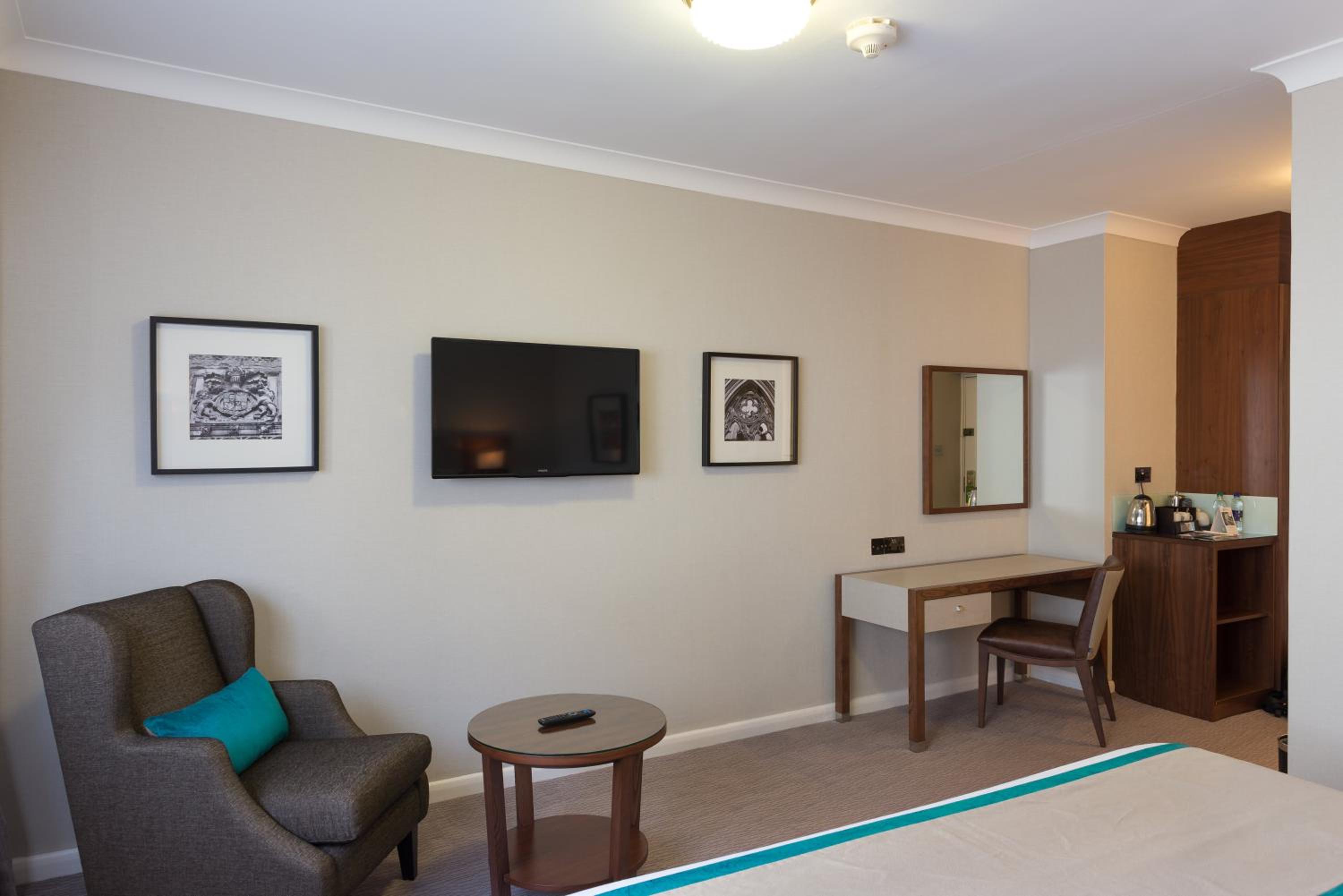 Executive King Room - Non-Smoking - Photo 4