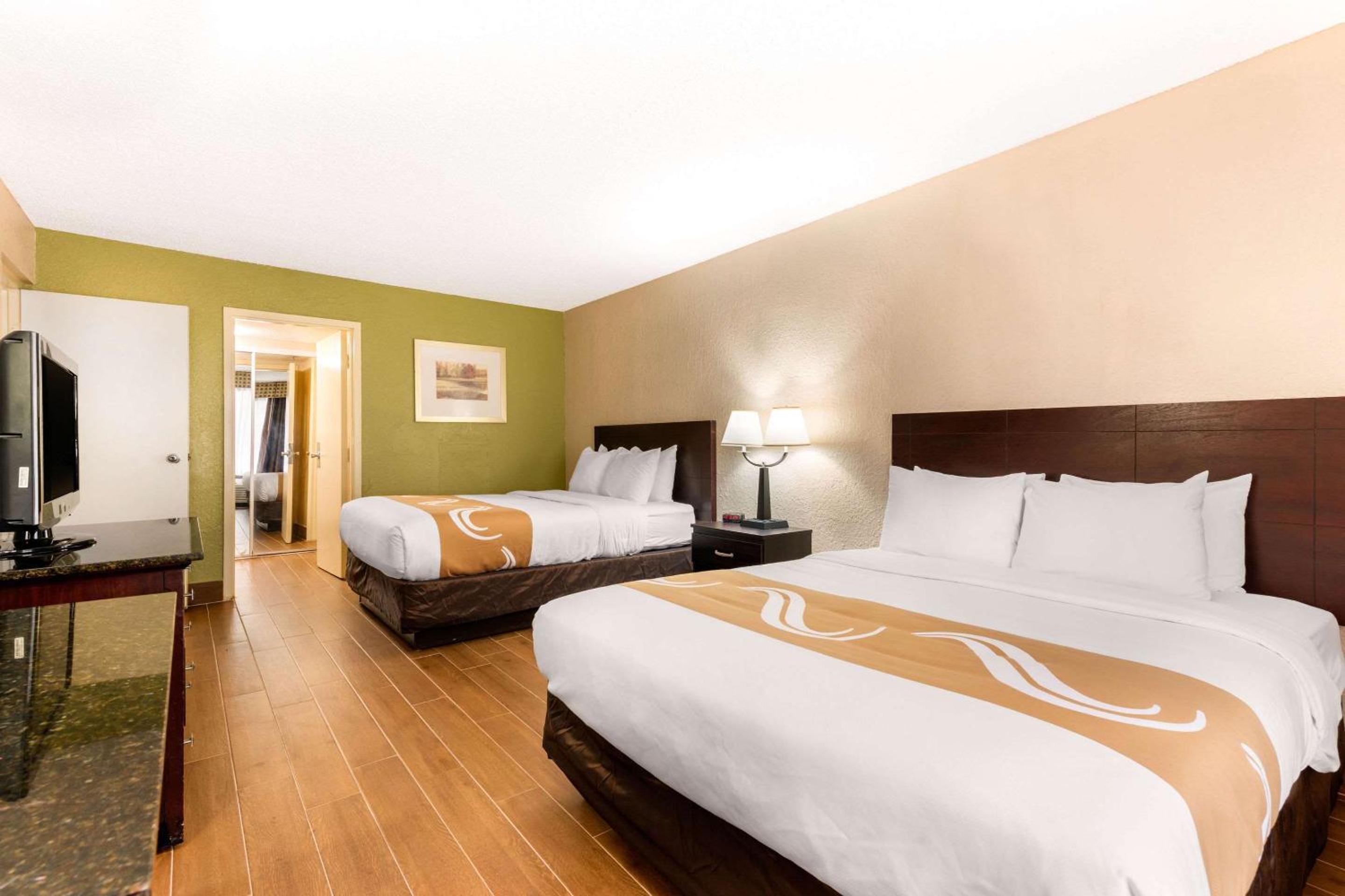 Queen Room with Two Queen Beds - Smoking