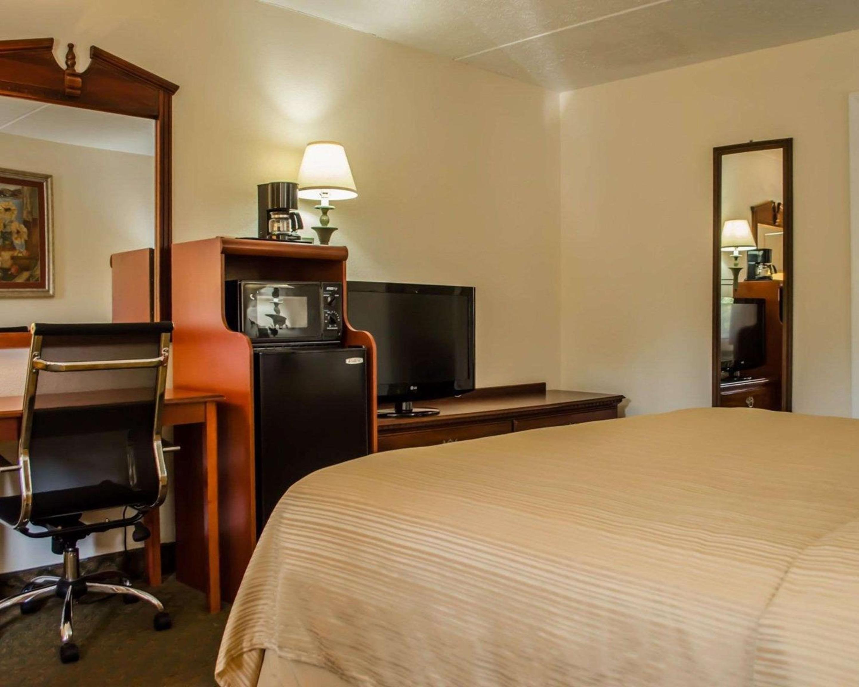 Double Room with Two Double Beds - Smoking - Photo 6