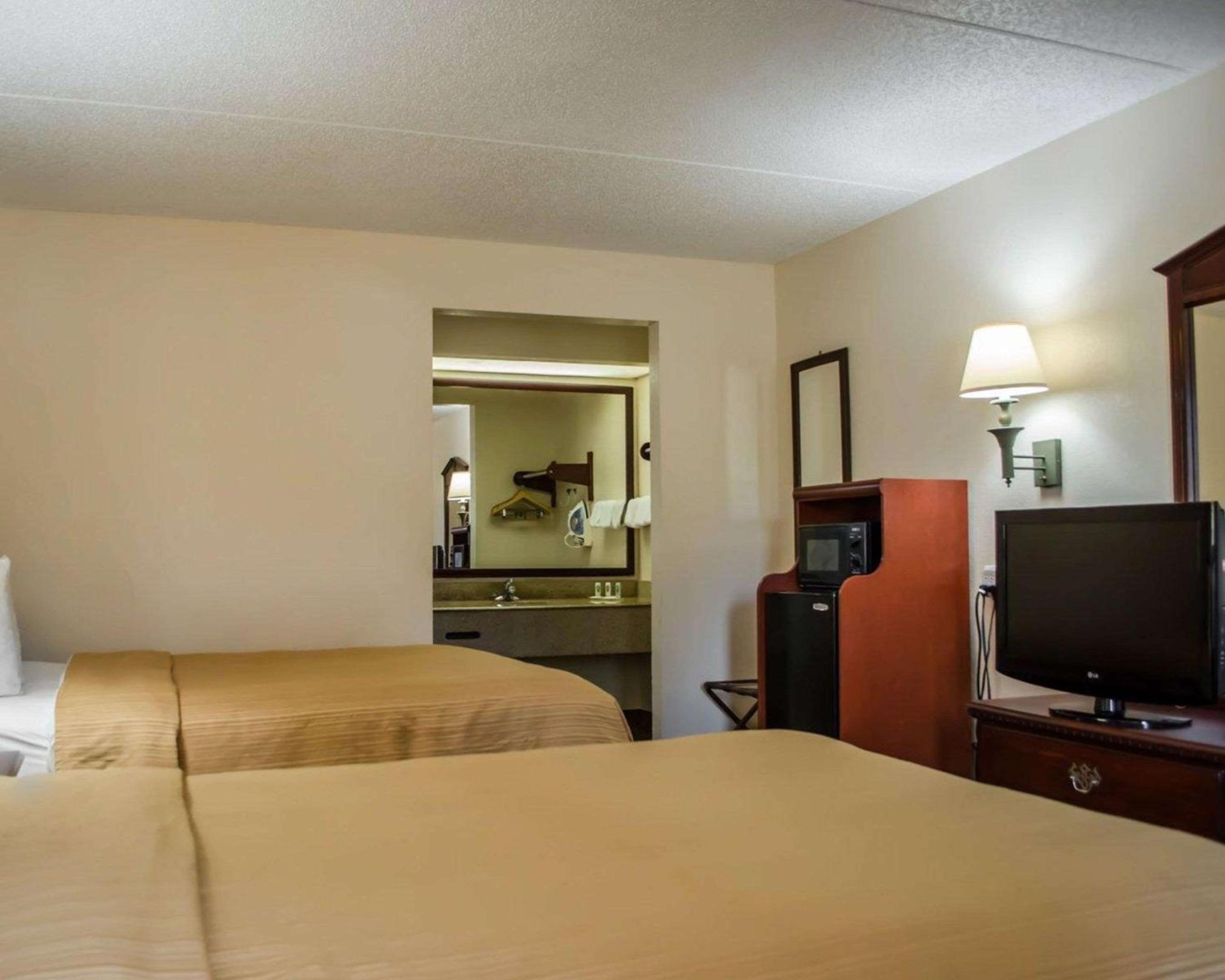 Double Room with Two Double Beds - Smoking - Photo 7