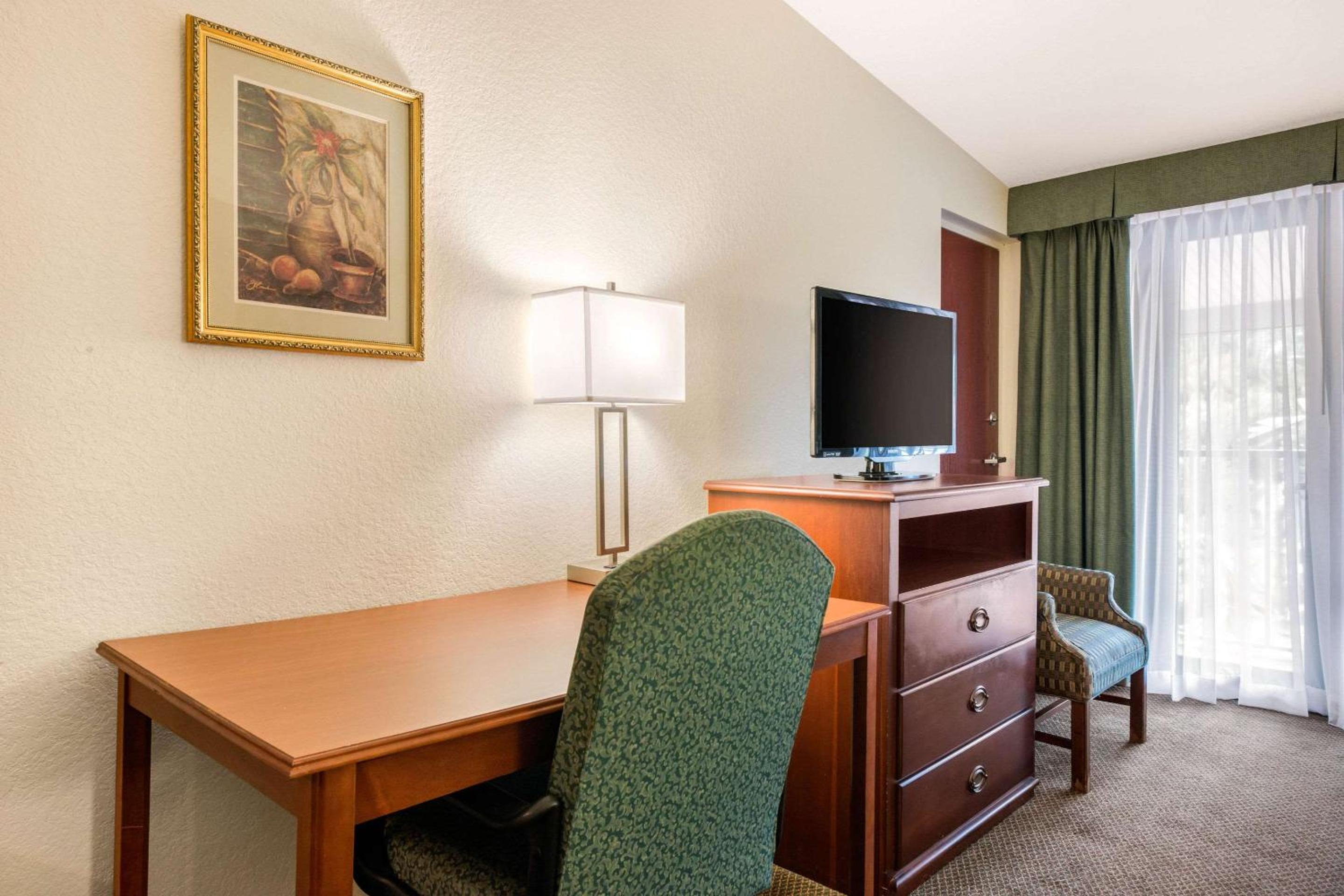 Double Room with Two Double Beds - Non-Smoking - Photo 3