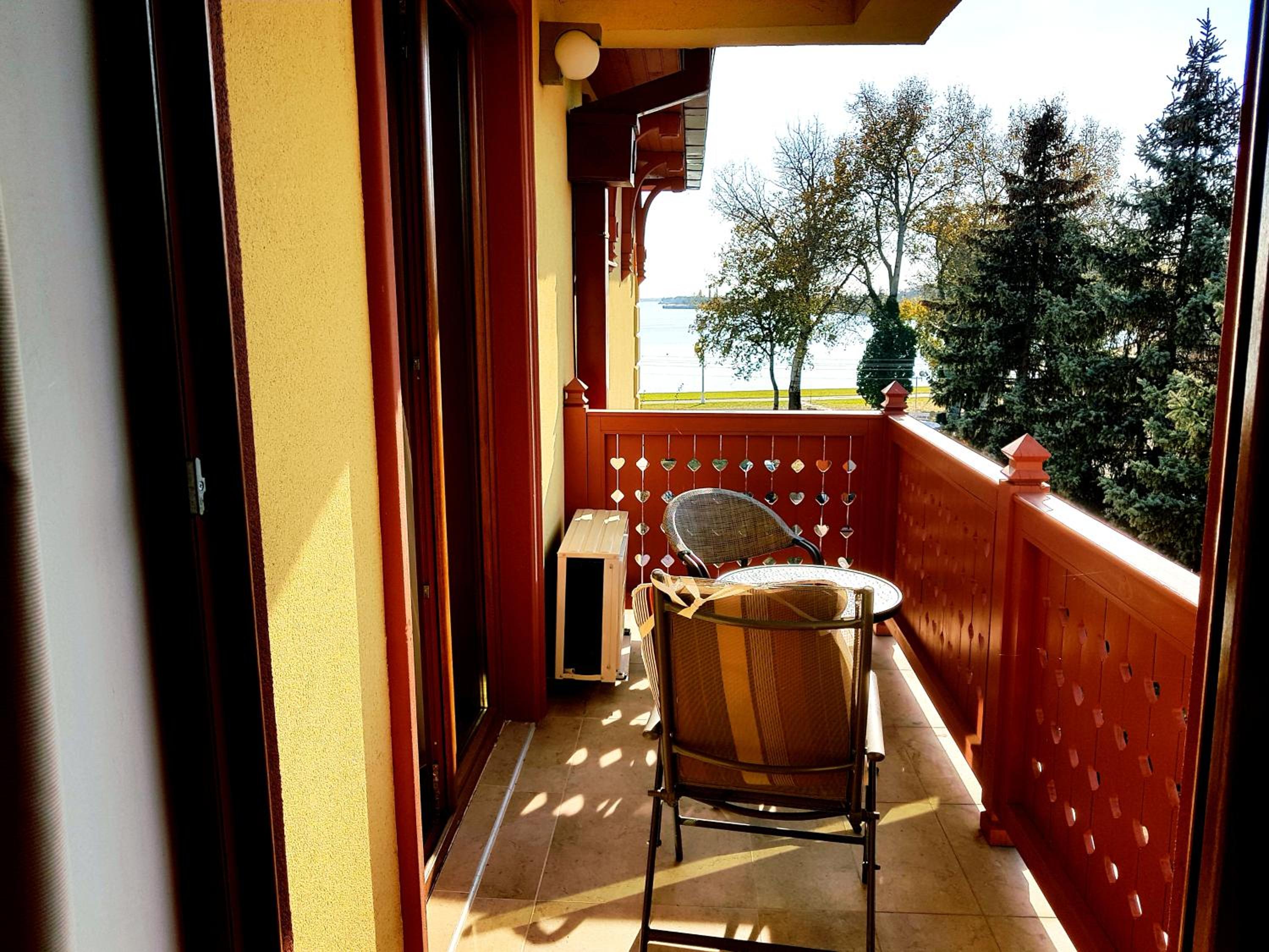 Apartment With Lake View photo 2