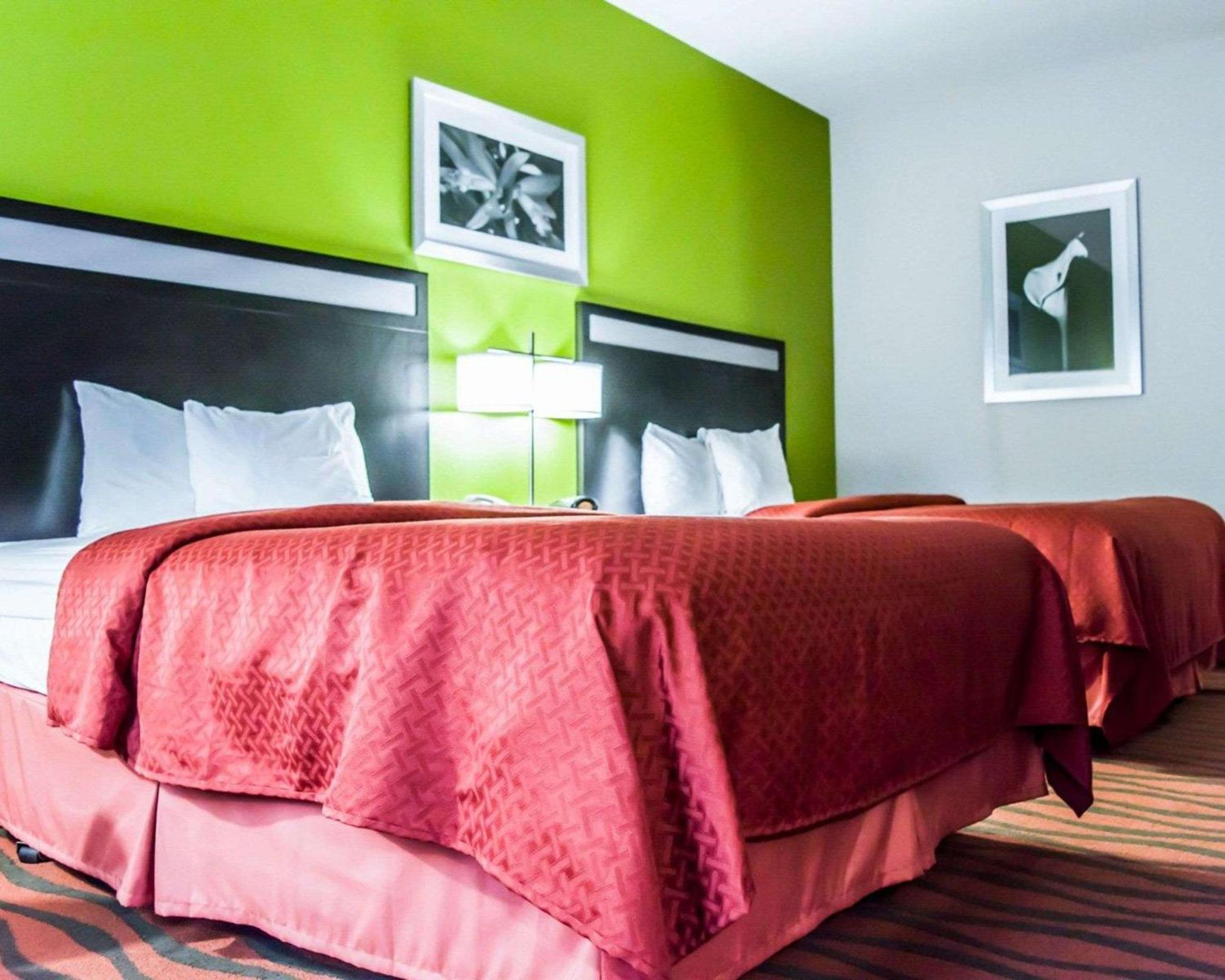 Queen Room with Two Queen Beds - Non-Smoking - Photo 1