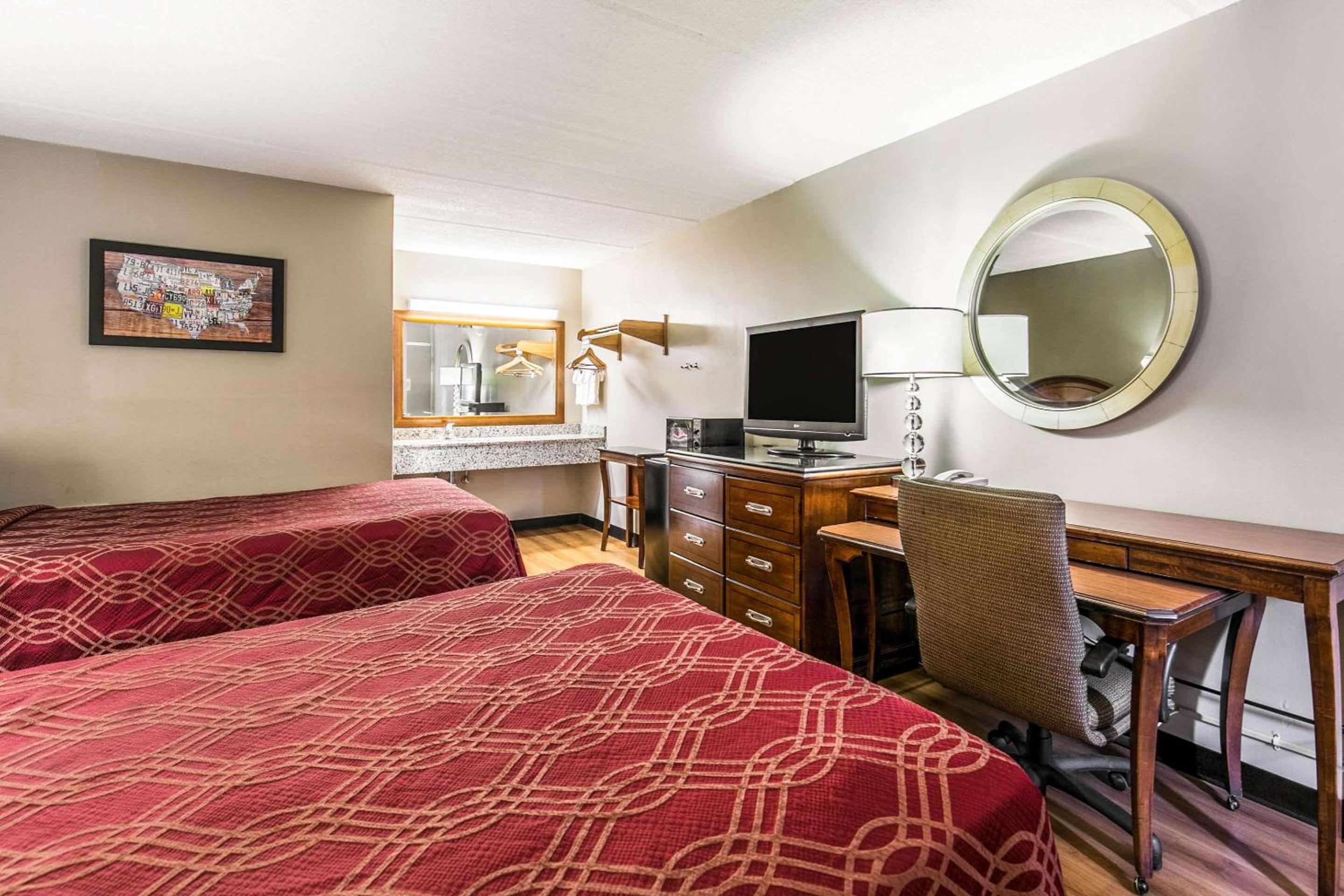 Double Room with Two Double Beds - Smoking - Photo 1