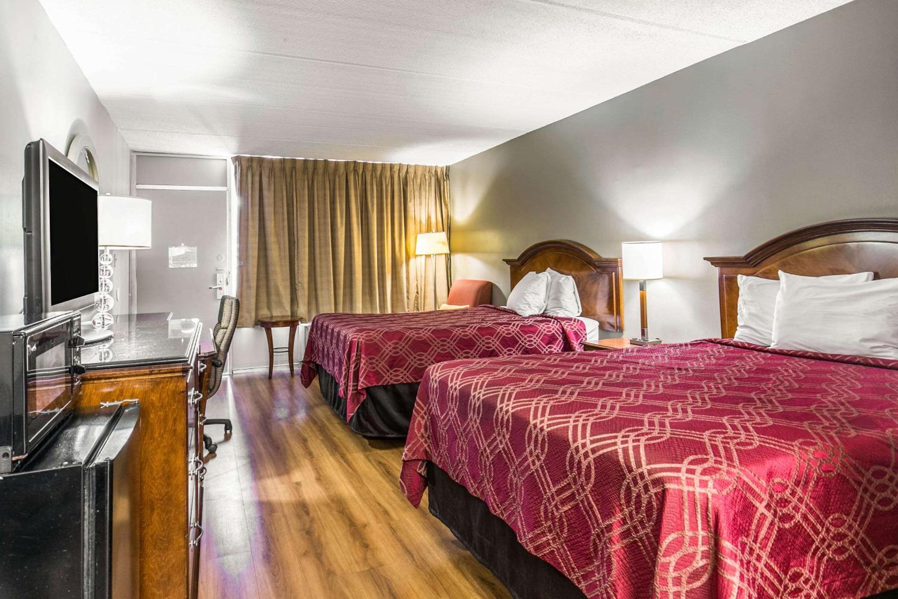 Double Room with Two Double Beds - Smoking - Photo 5
