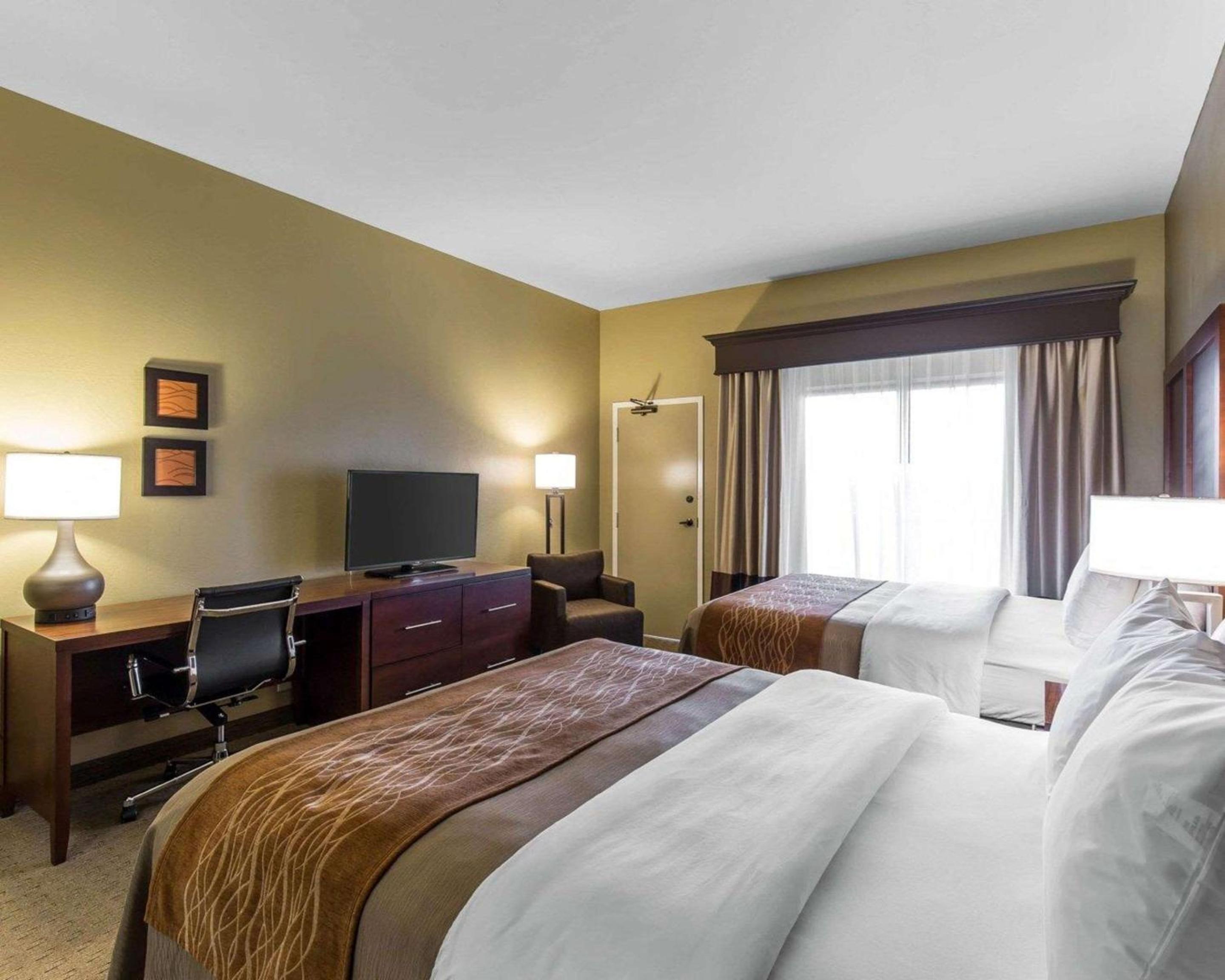 Queen Room with Two Queen Beds - Accessible/Non-Smoking  photo 2