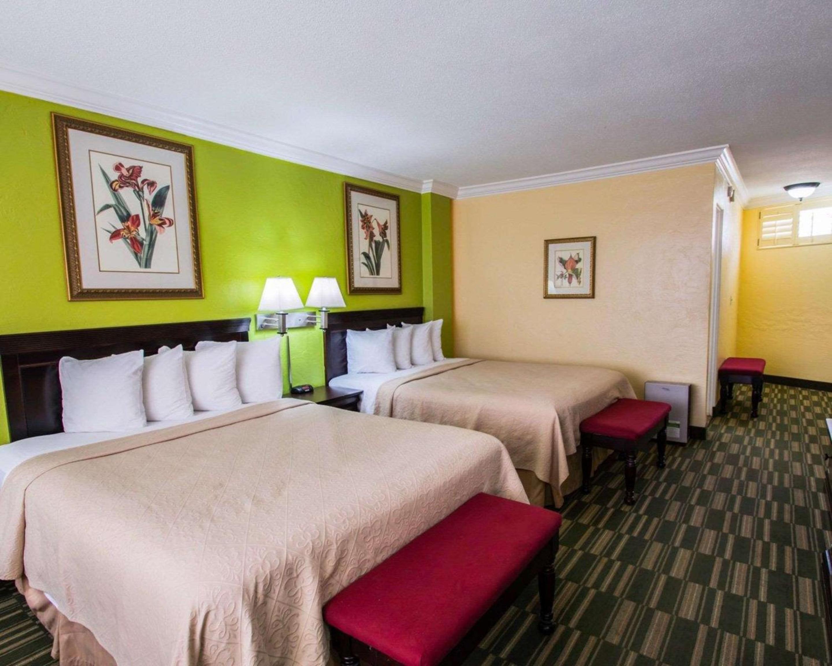 Standard Queen Room with Two Queen Beds - Non-Smoking - Photo 1