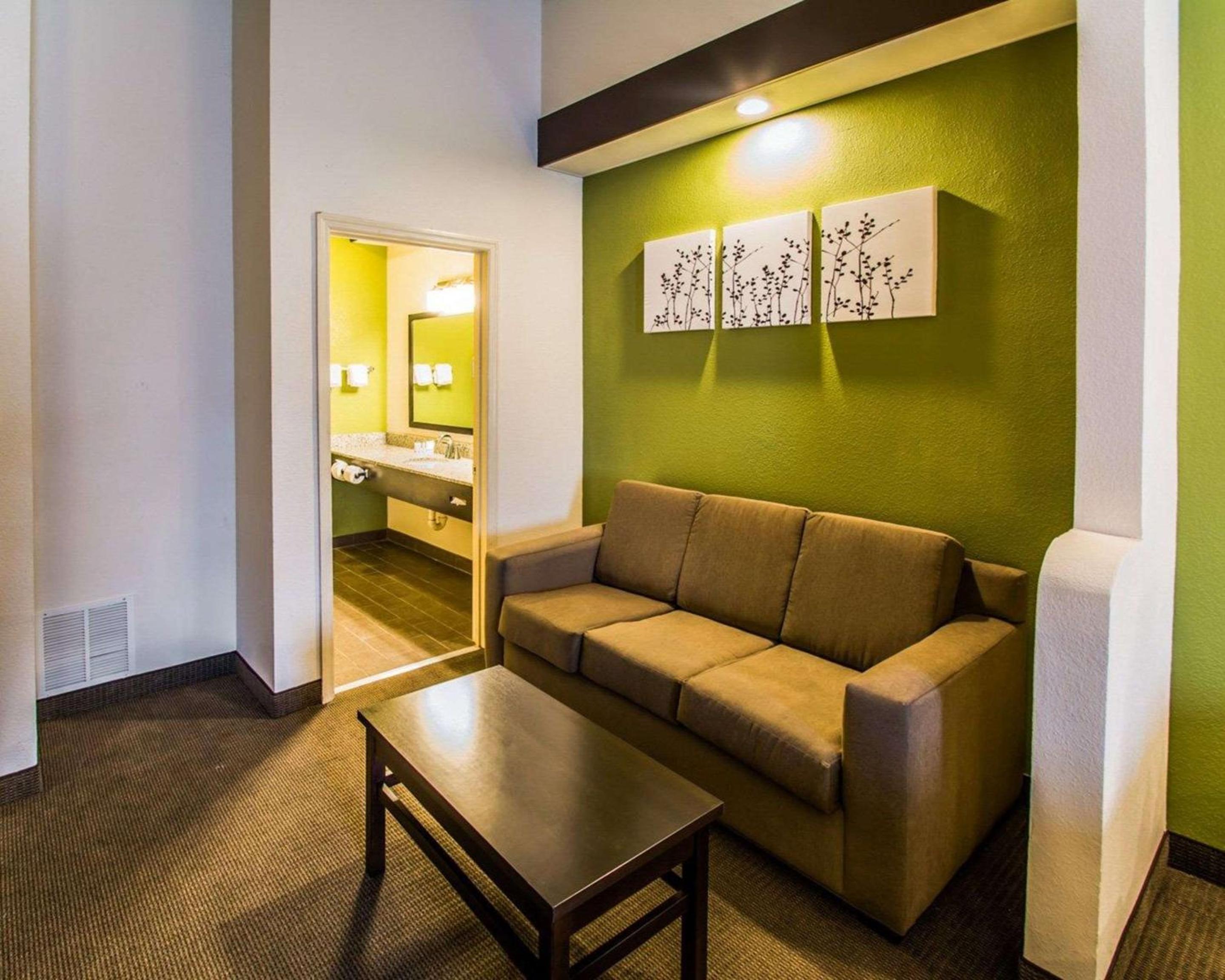 Queen Suite with Two Queen Beds - Accessible/Non-Smoking