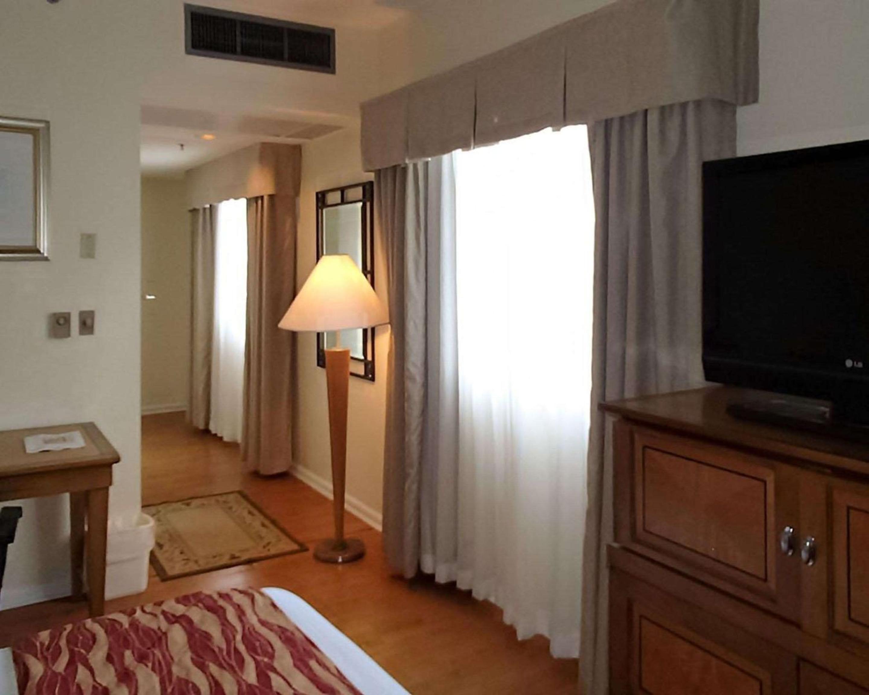 Standard King Room - Non-Smoking 