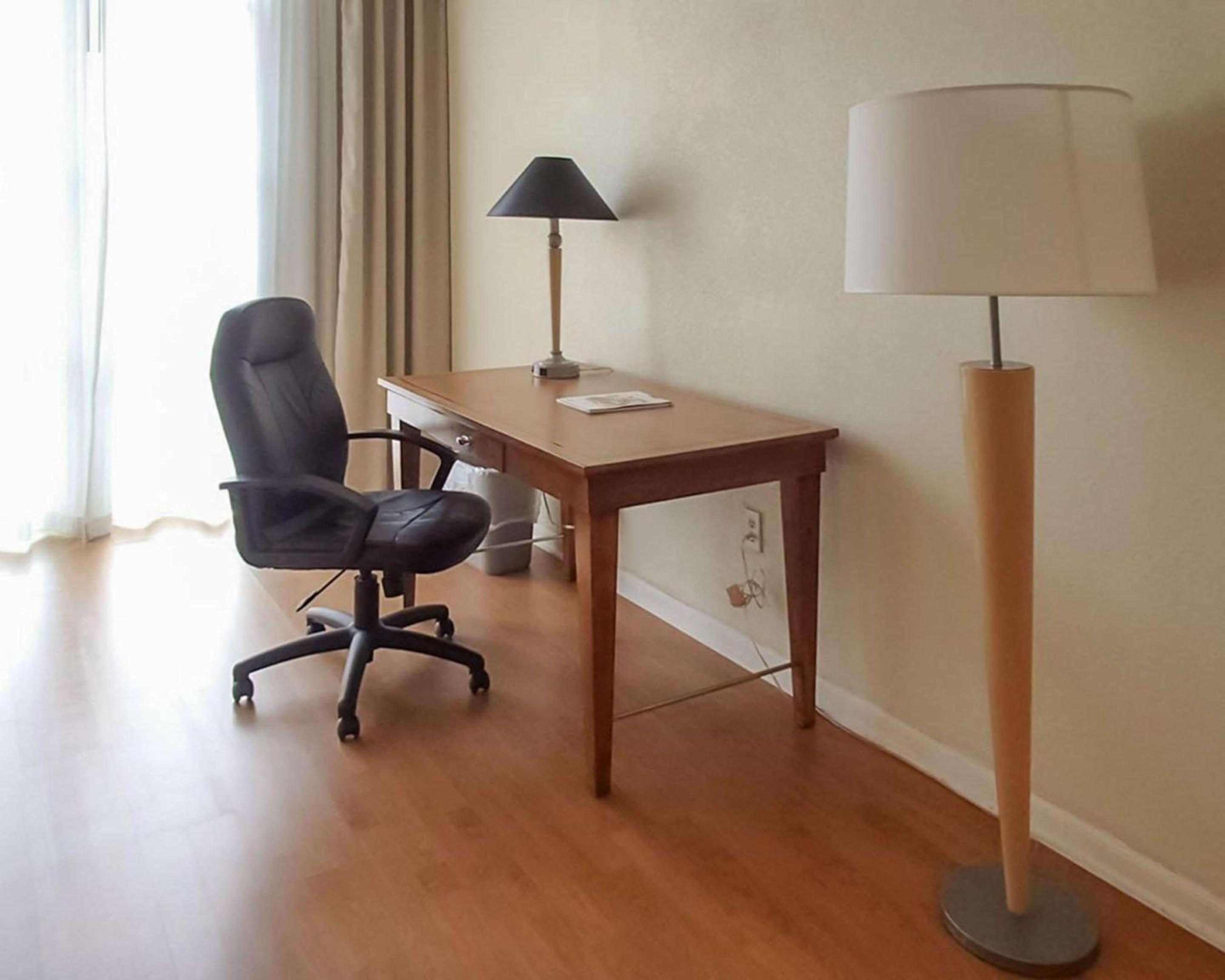 Double Room with Two Double Beds - Accessible/Non-Smoking photo 3