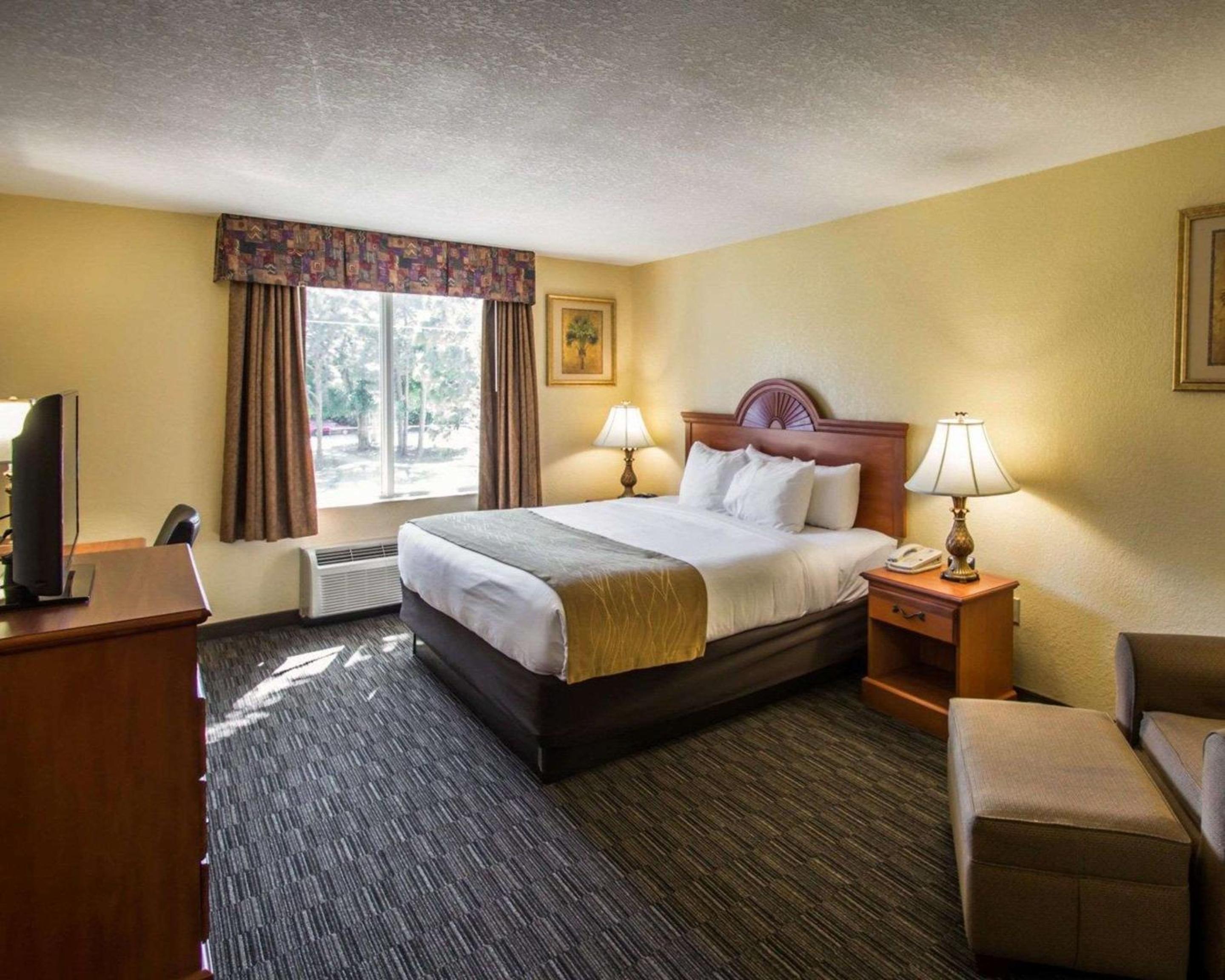 Standard King Room - Non-Smoking  - Photo 1