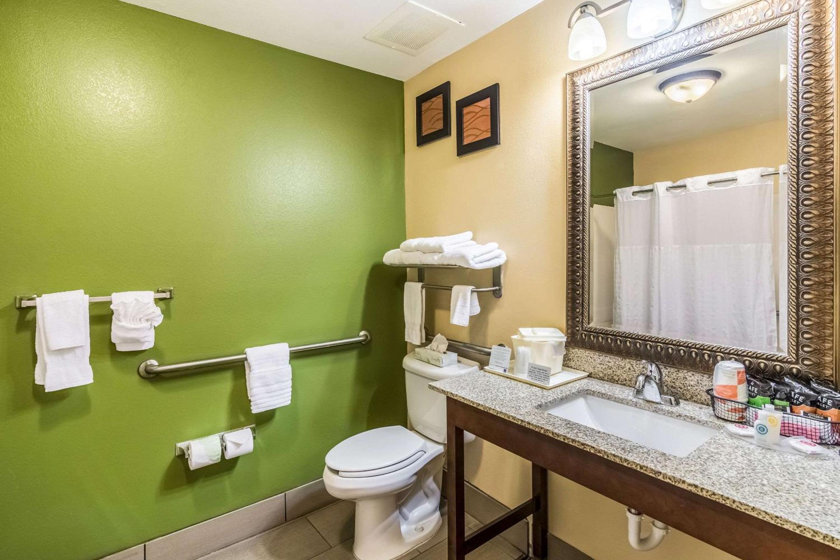 King Room - Accessible/Non-Smoking - Photo 3
