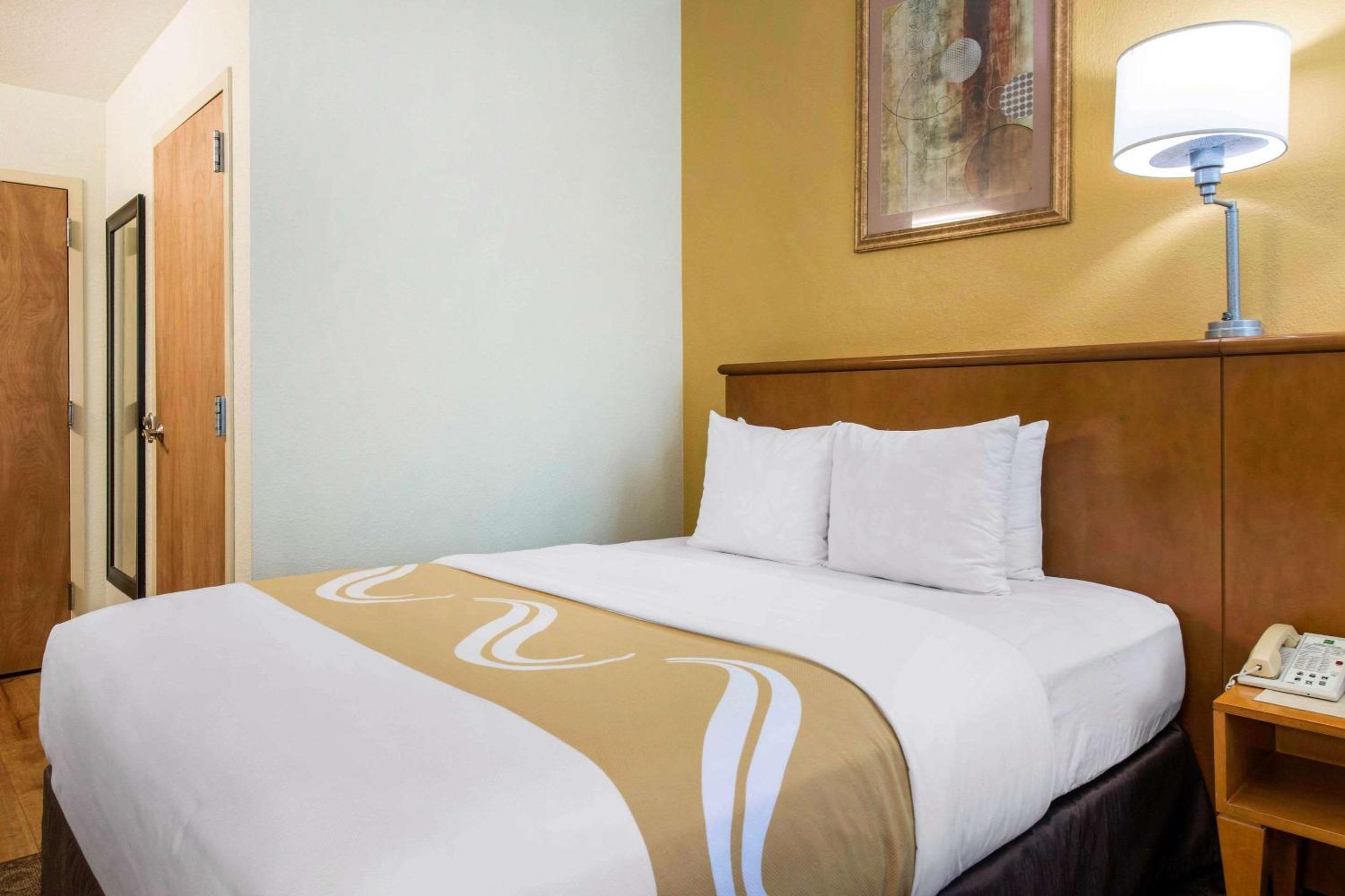 Standard Queen Room