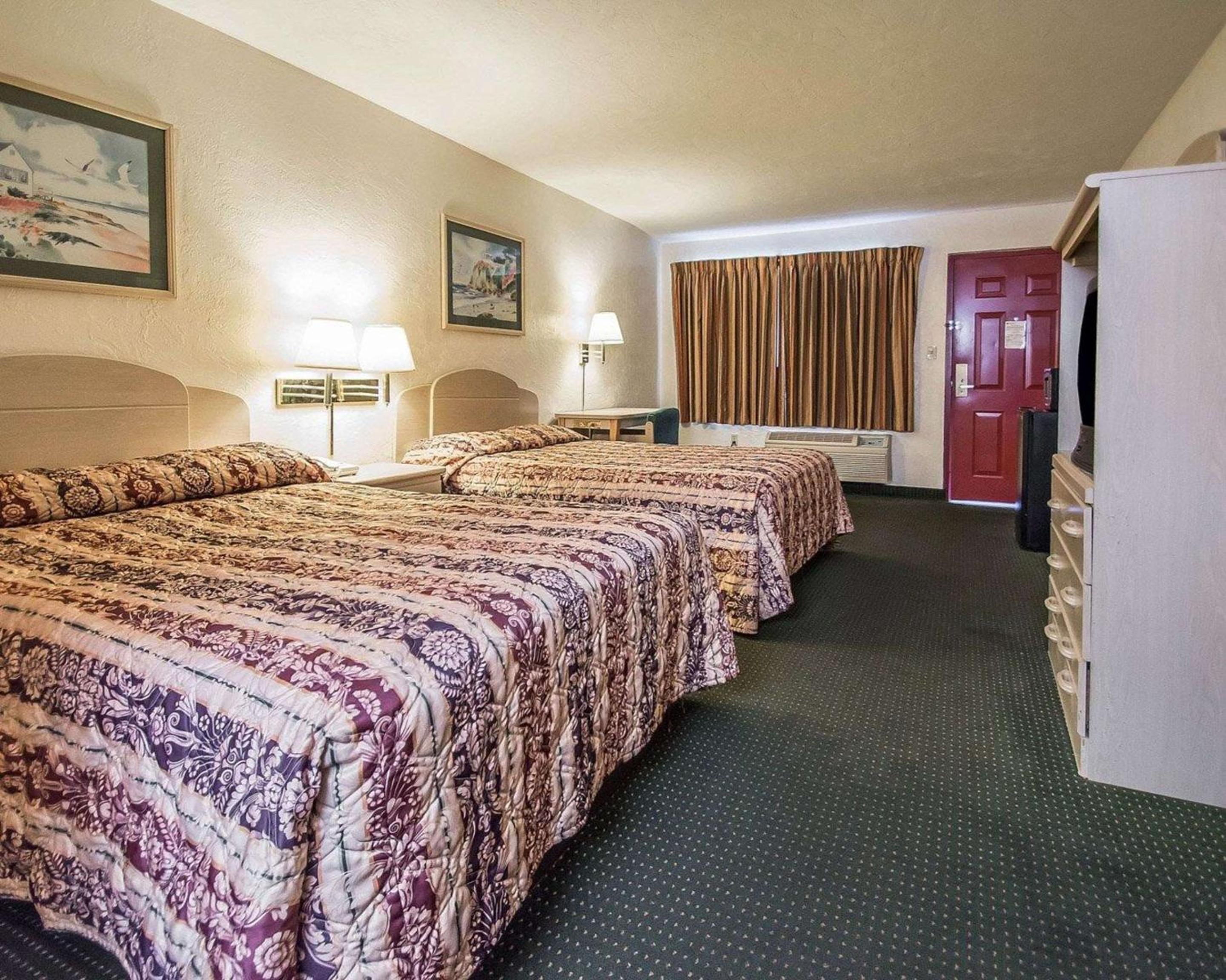 Double Room with Two Double Beds - Non-Smoking - Photo 4
