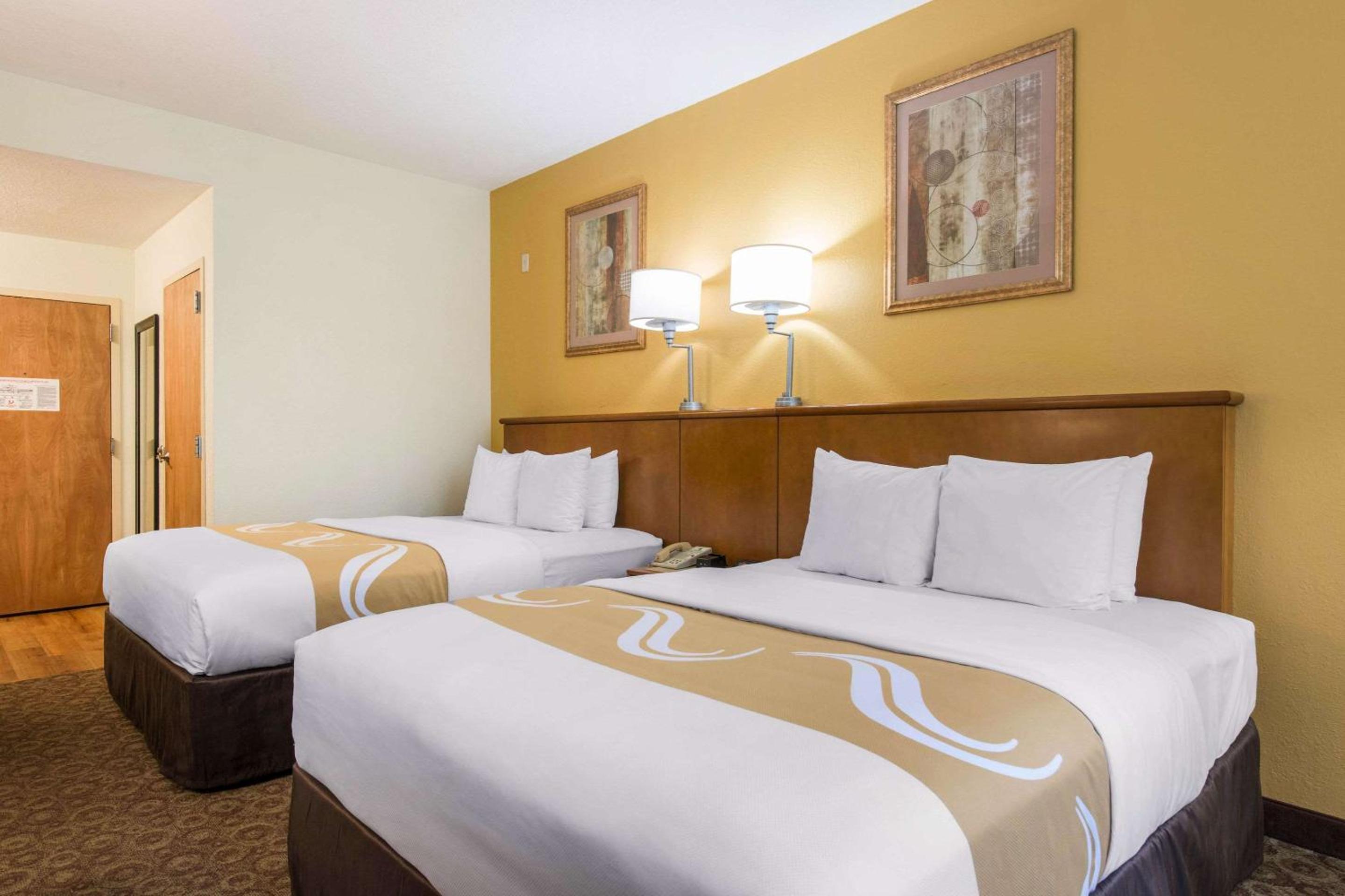 Queen Room With Two Queen Beds - Non-Smoking