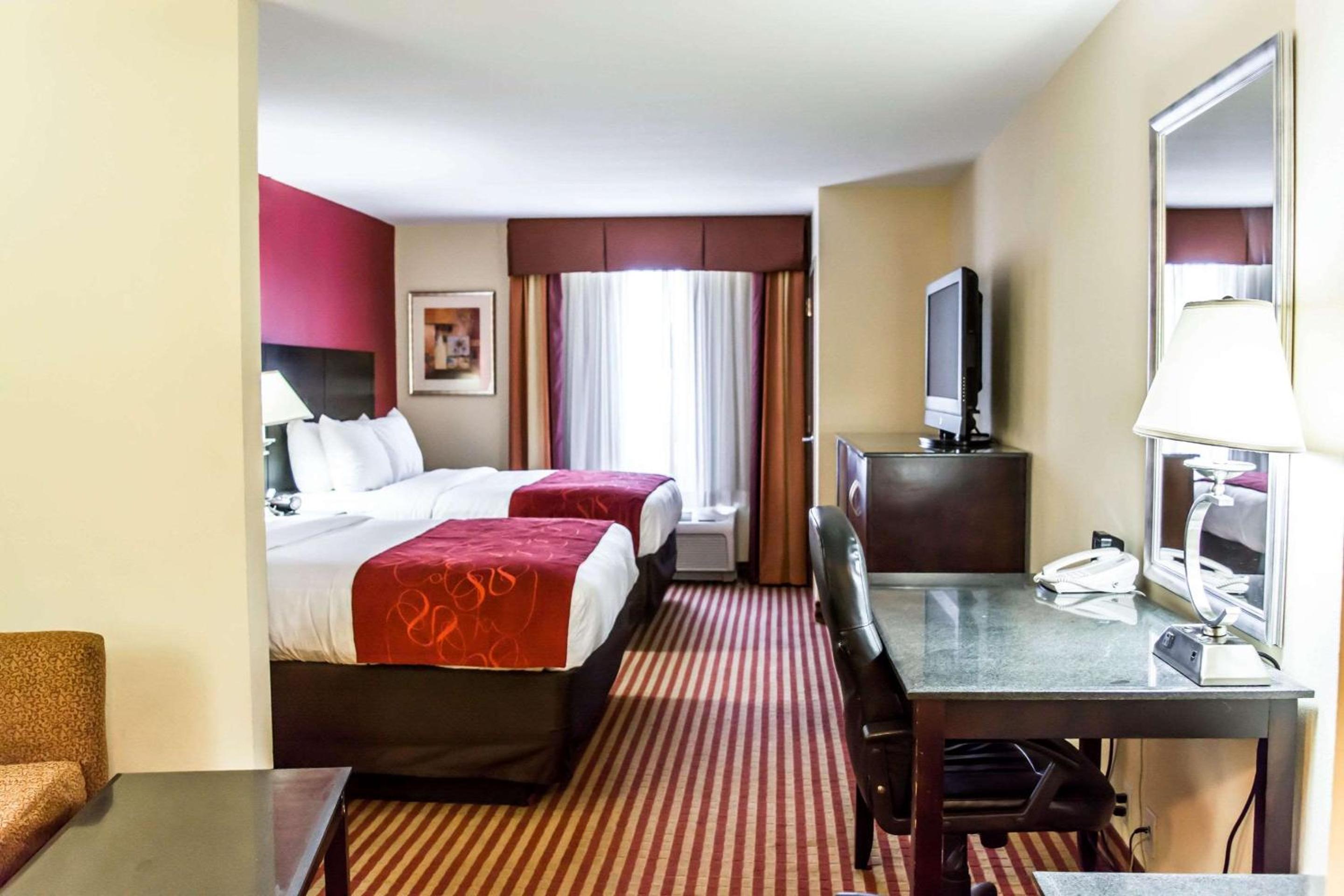 Queen Suite with Two Queen Beds - Photo 1