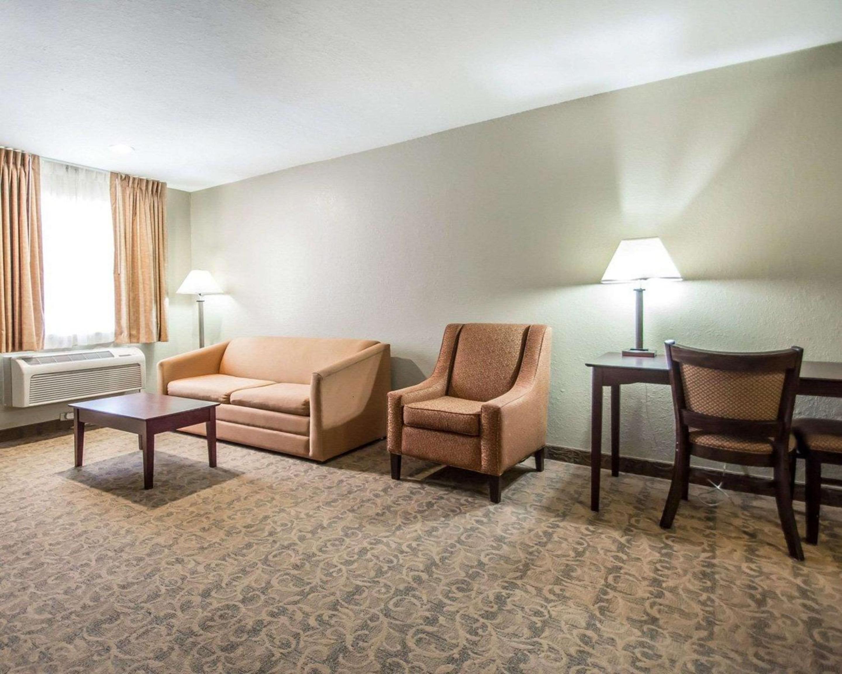 Two Queen Beds Suite with Sofa Bed Non Smoking photo 3