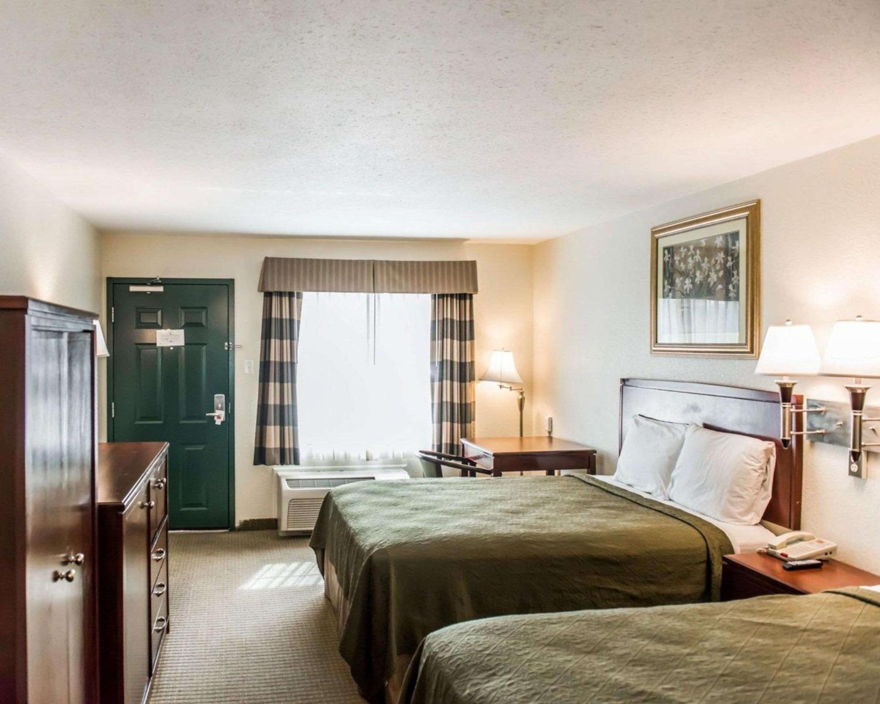 Queen Room with Two Queen Beds - Smoking photo 2