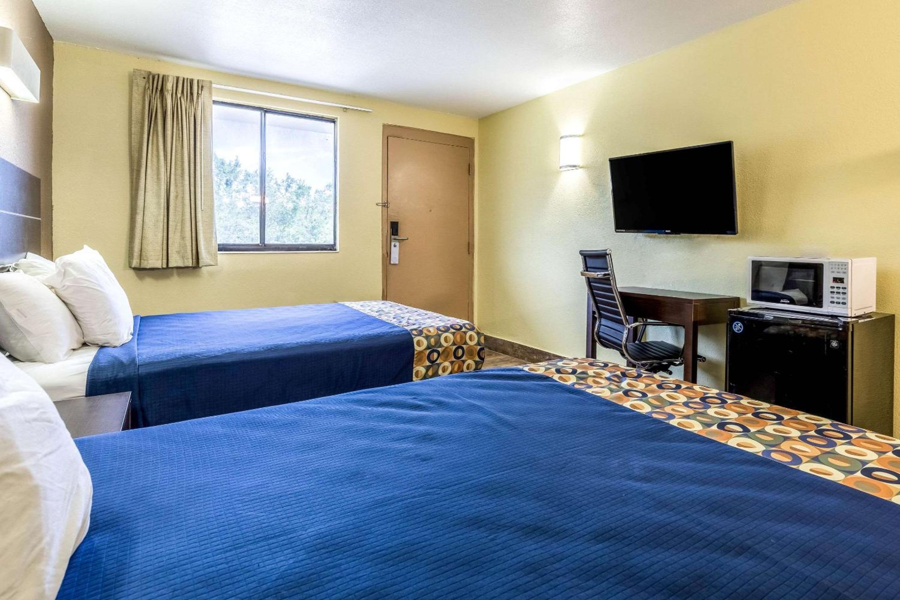 Queen Room with Two Queen Beds - Smoking - Photo 1