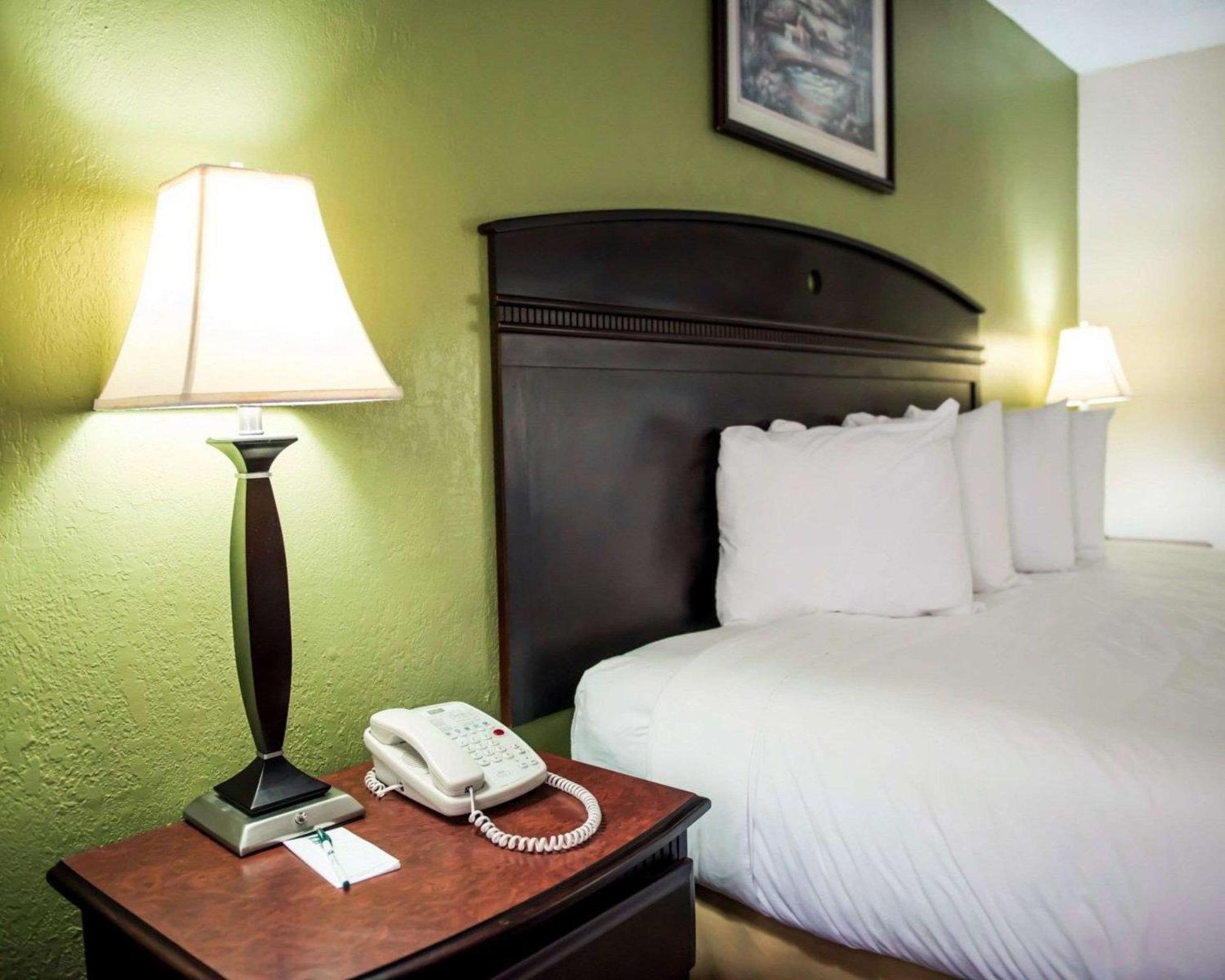 King Room - Non-Smoking - Photo 5