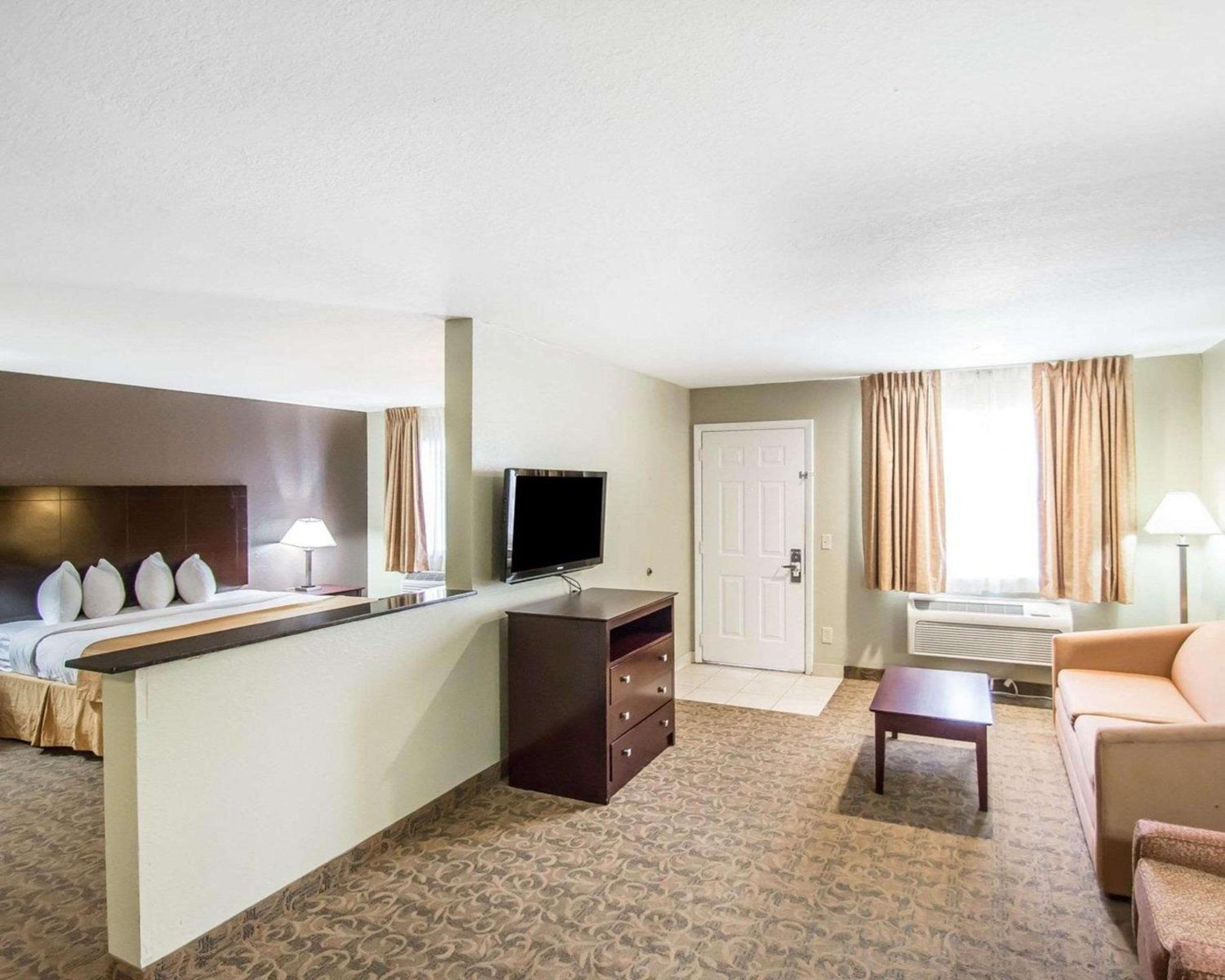 One King Bed Suite with Sofa Bed Non Smoking photo 2