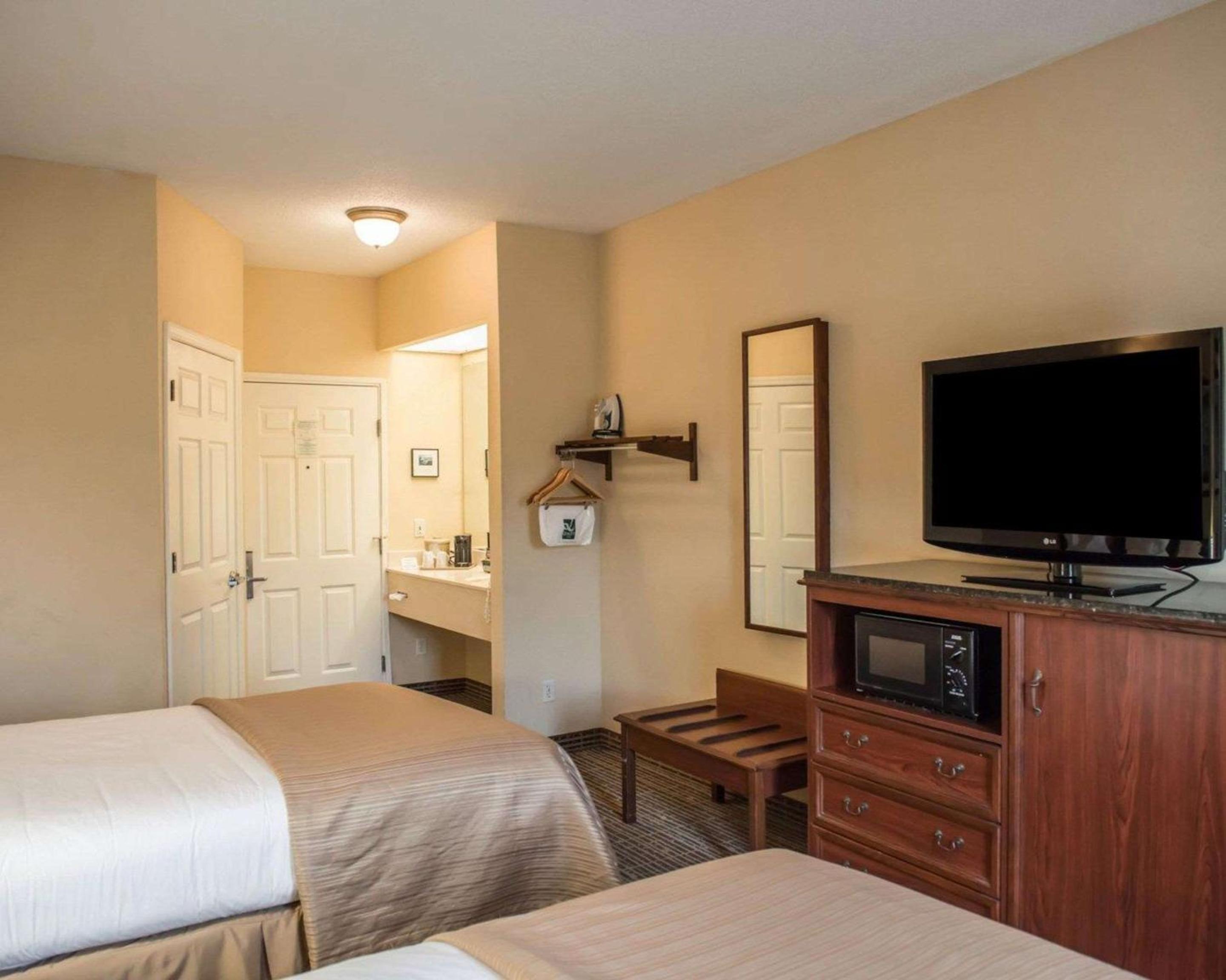 Double Room with Two Double Beds - Non-Smoking - Photo 7