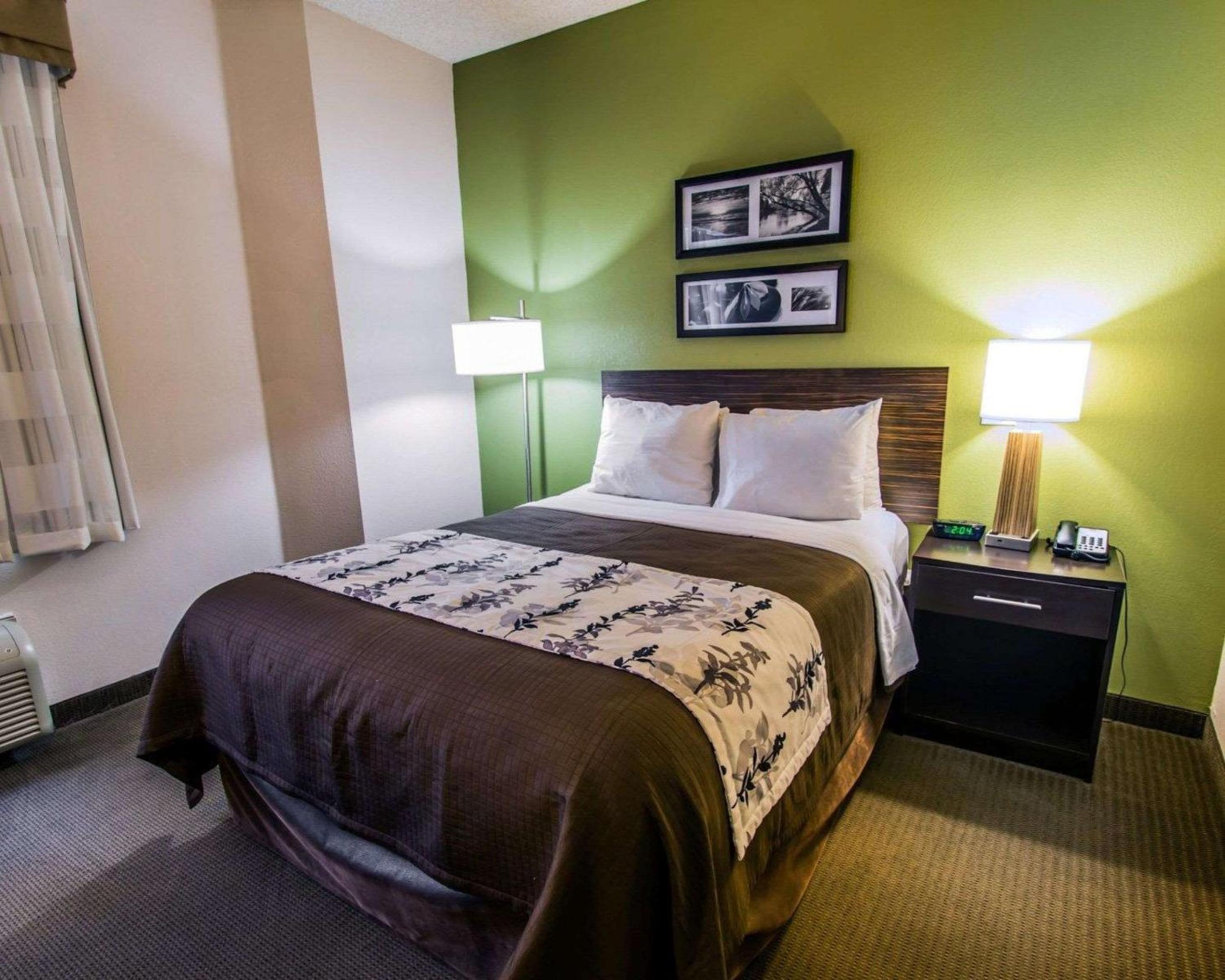Queen Room - Accessible/Non-Smoking photo 1