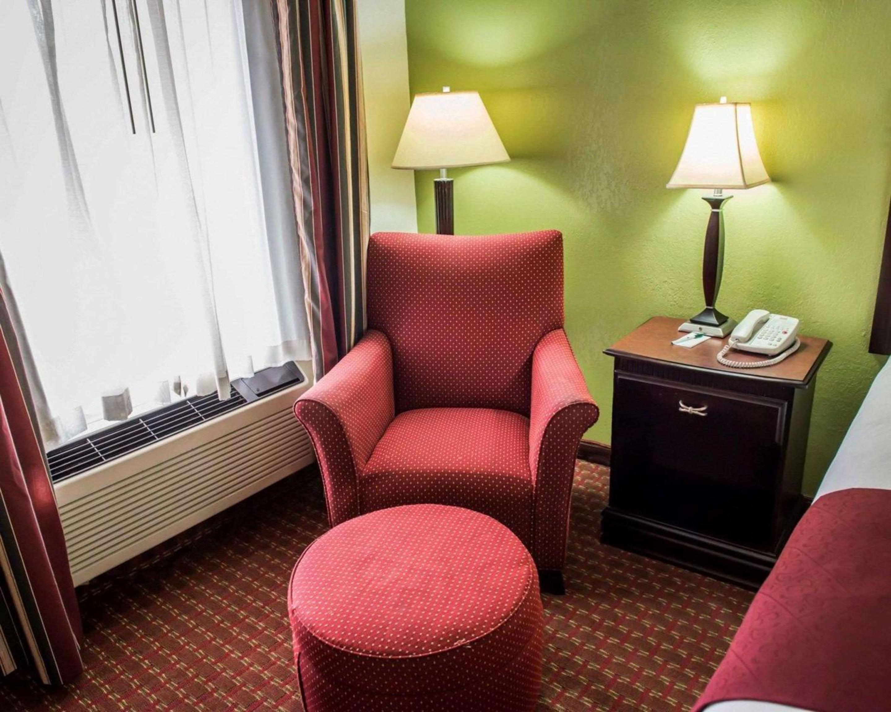 King Room - Non-Smoking - Photo 3