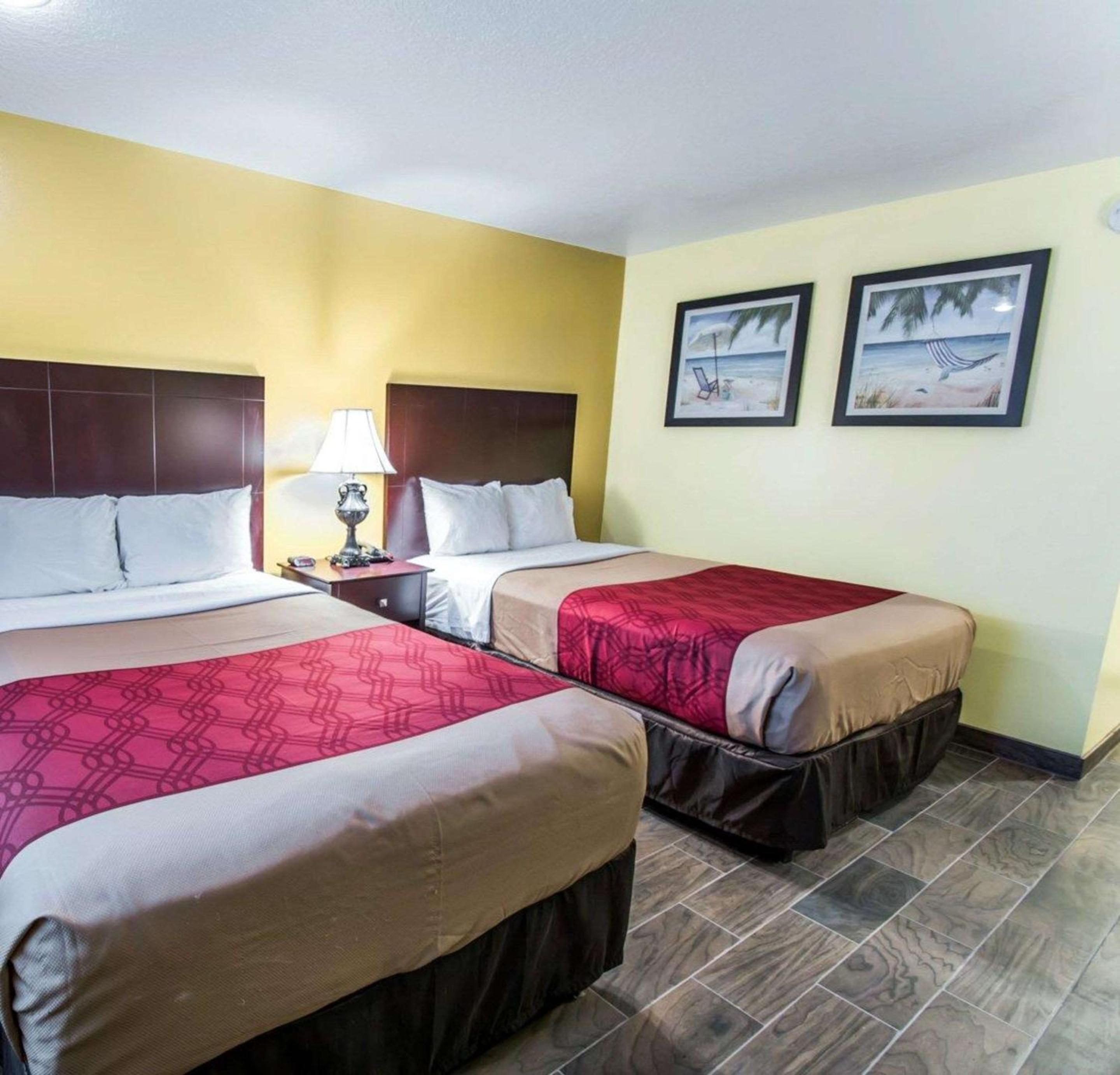 Double Room with Two Double Beds - Non-Smoking - Photo 2