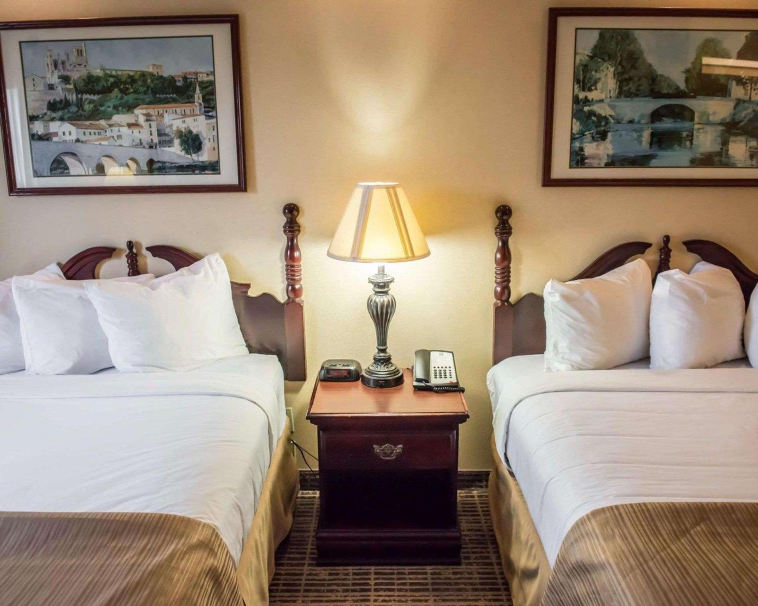 Double Room with Two Double Beds - Non-Smoking - Photo 8