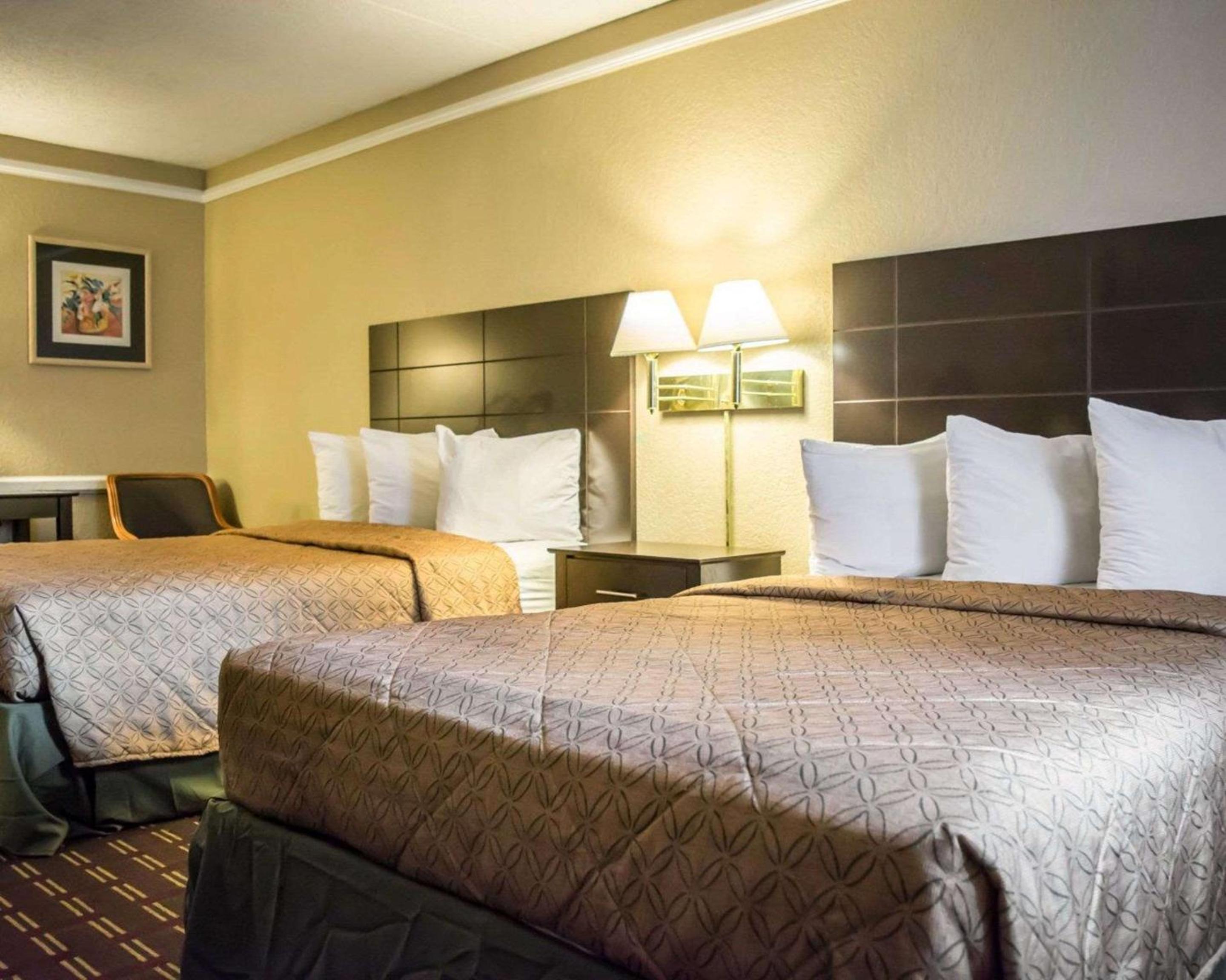 Double Room with Two Double Beds - Smoking - Photo 1