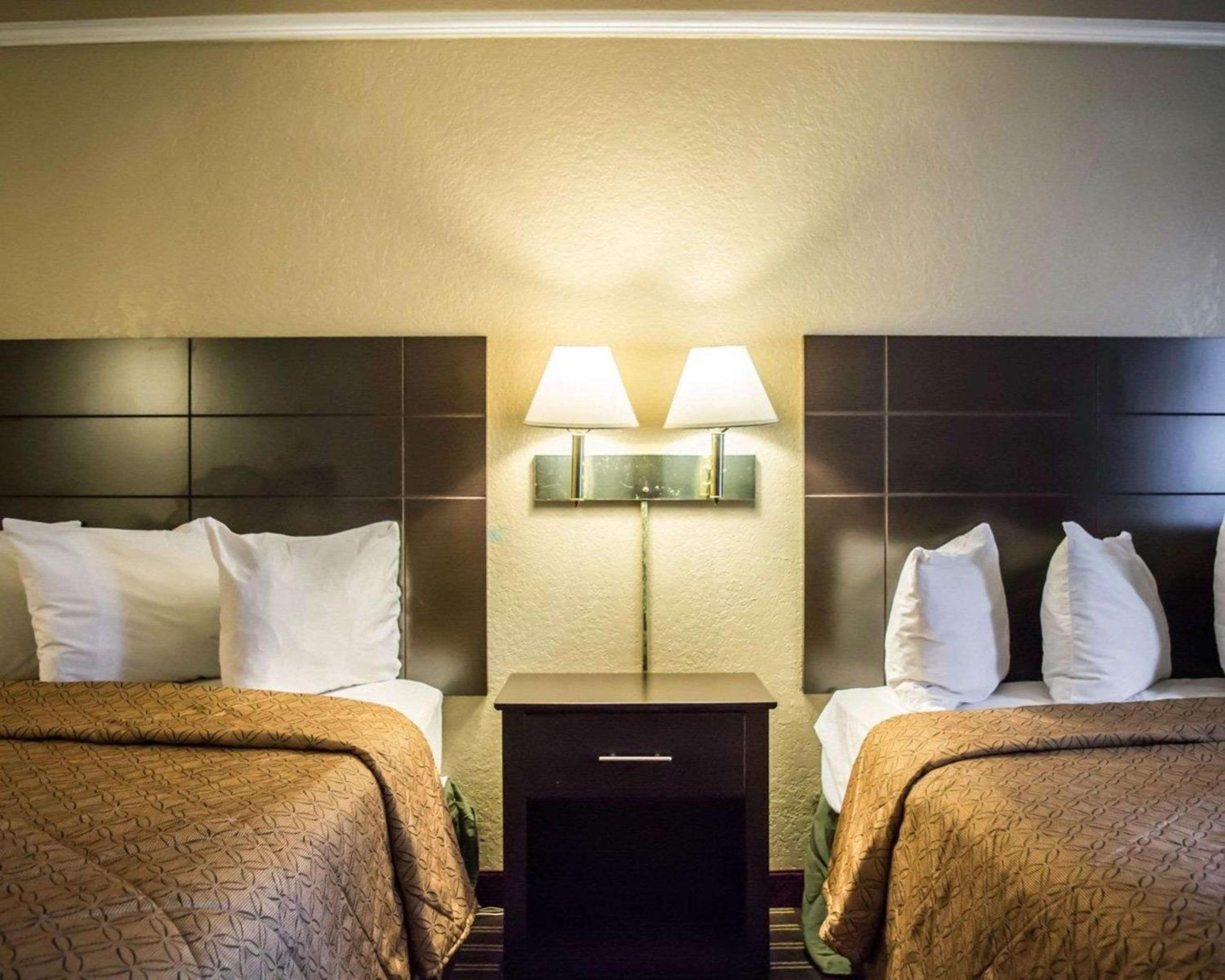 Double Room with Two Double Beds - Smoking - Photo 4