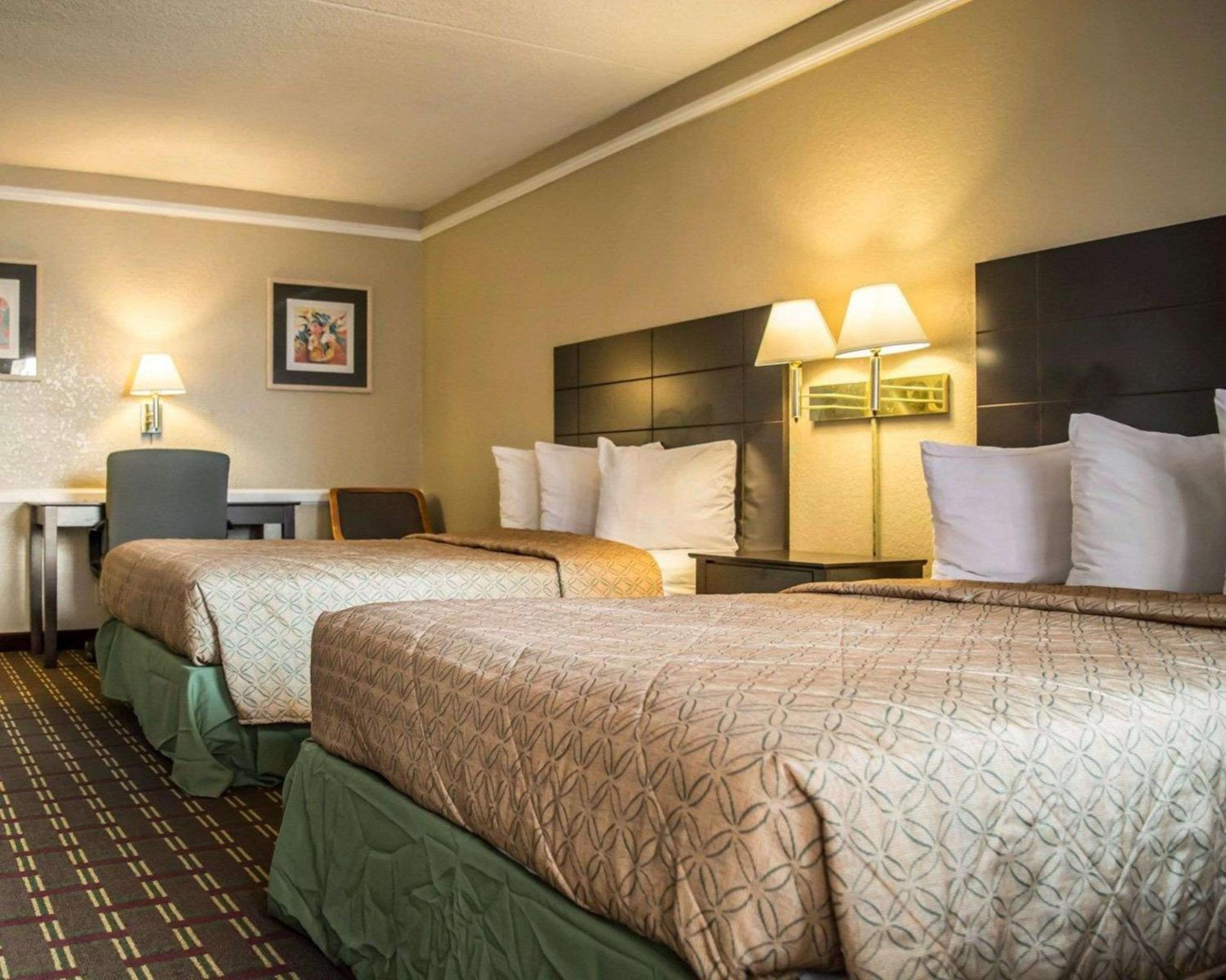 Double Room with Two Double Beds - Smoking - Photo 5