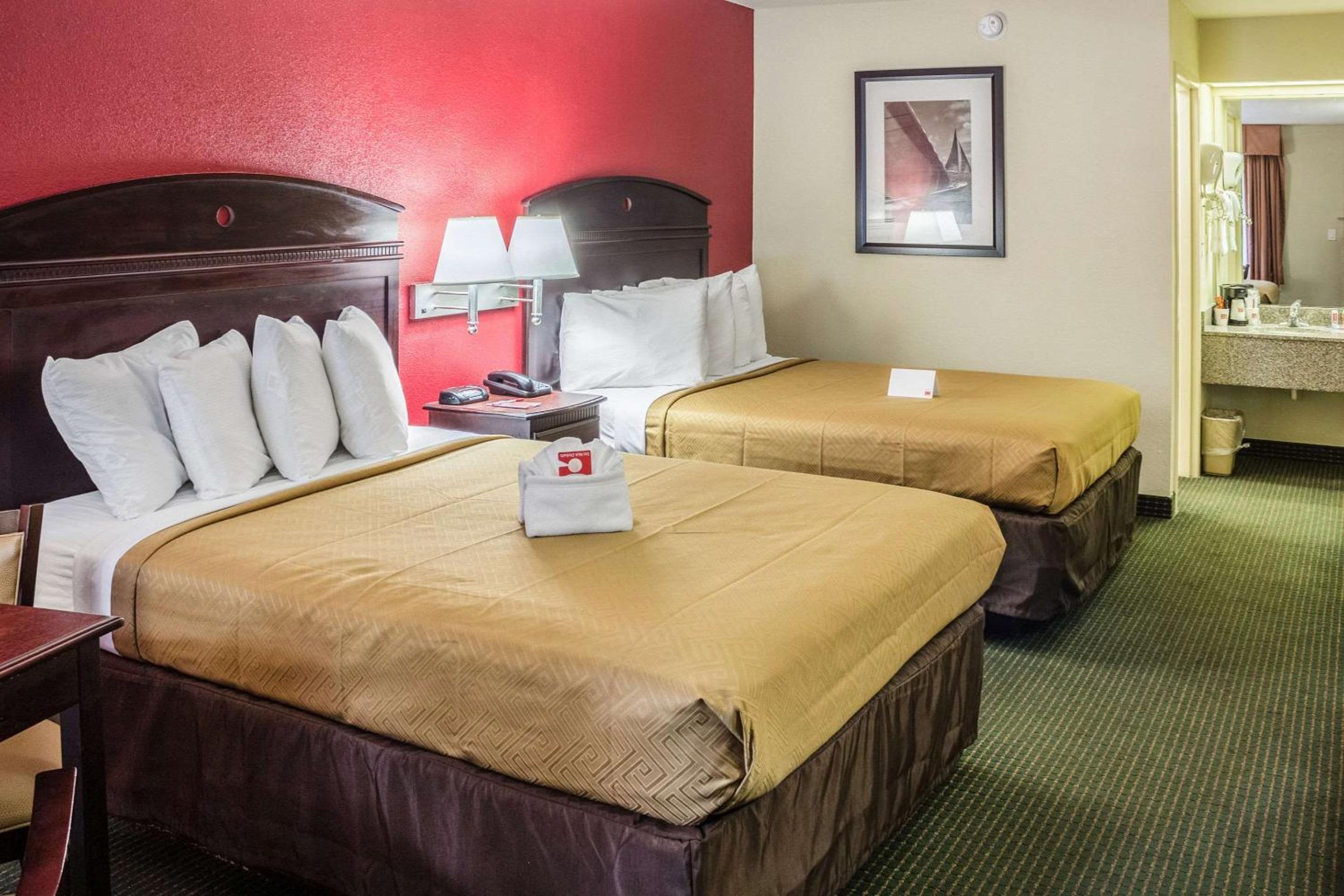 Double Room with Two Double Beds - Non-Smoking - Photo 2