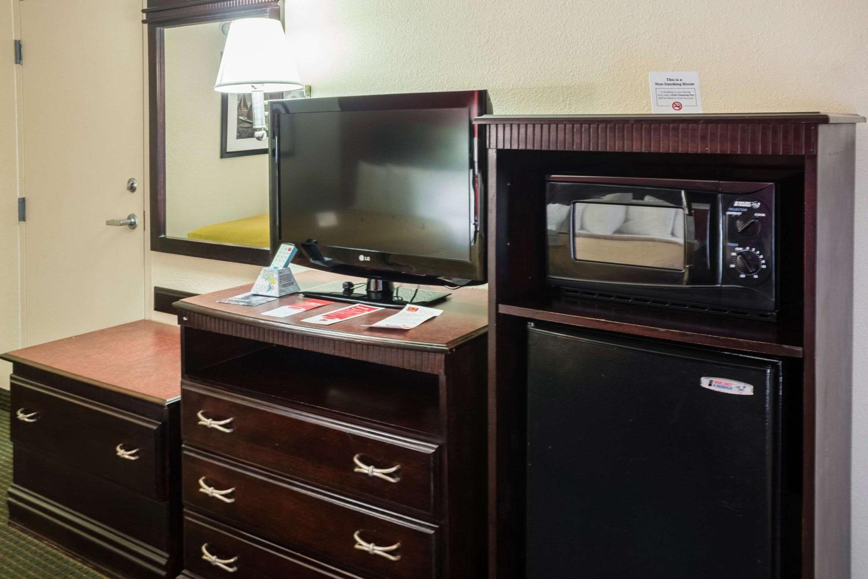 Double Room with Two Double Beds - Non-Smoking - Photo 3