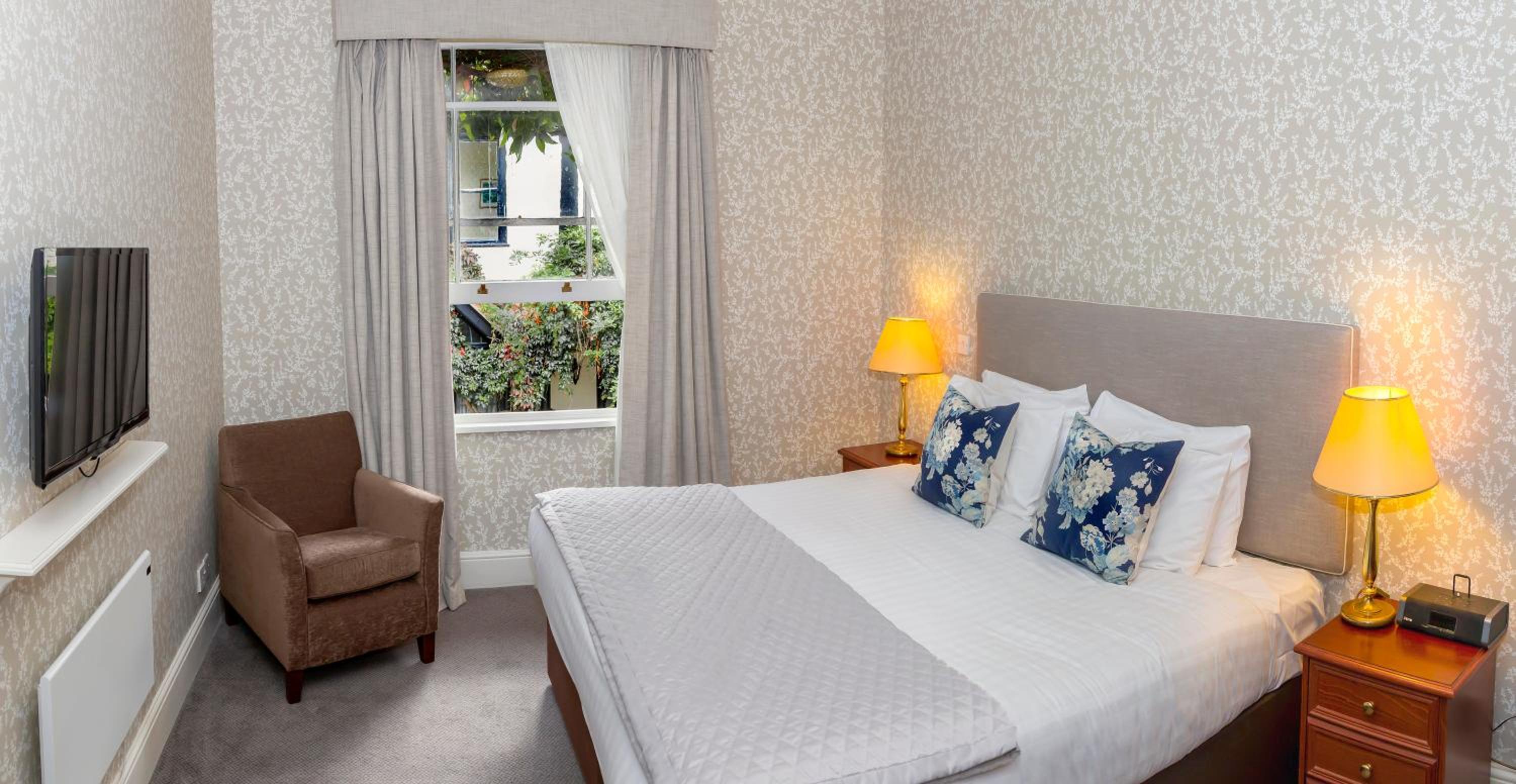 Standard Double Room - Non-Smoking - Photo 10