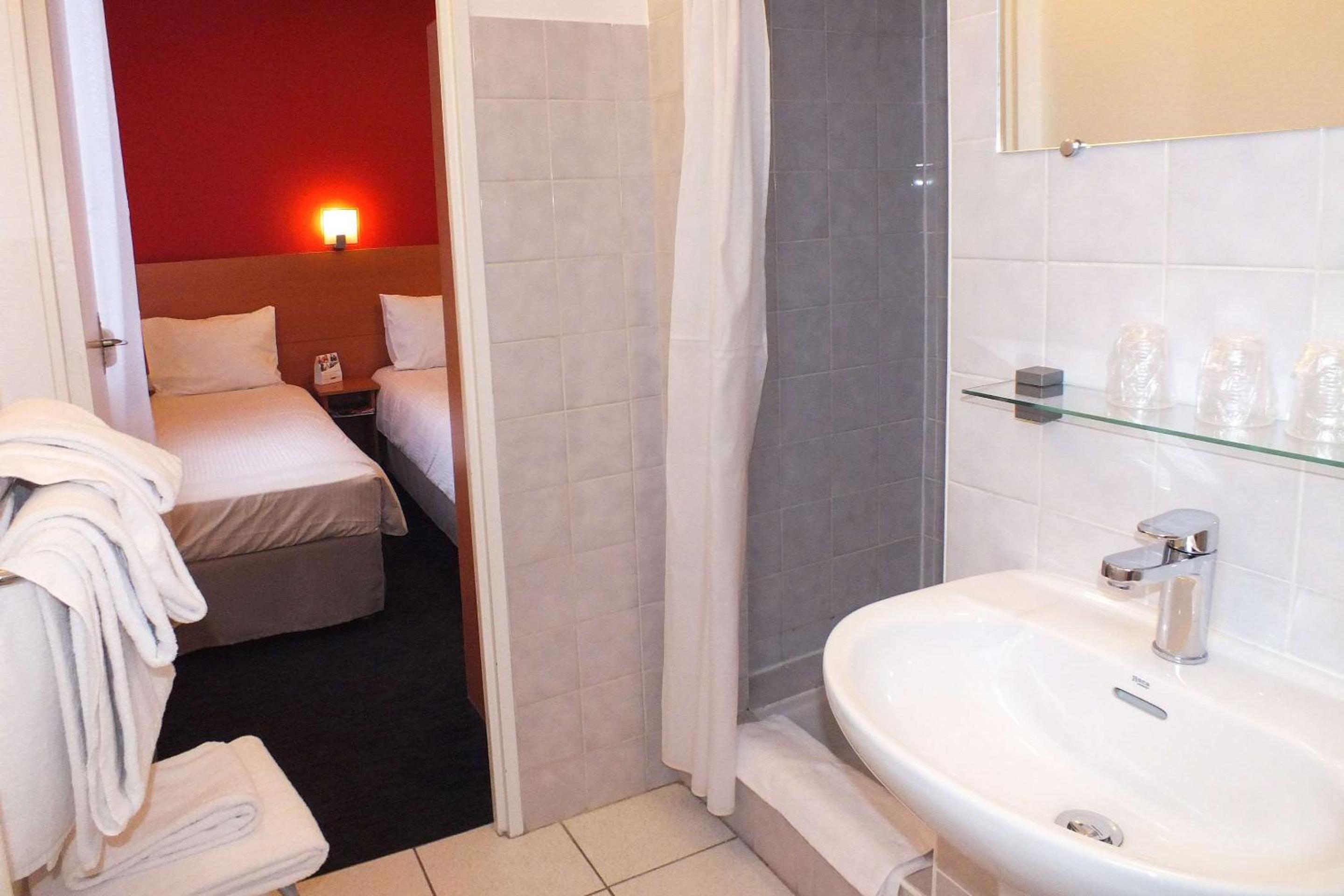 Standard Triple Room - Photo 2