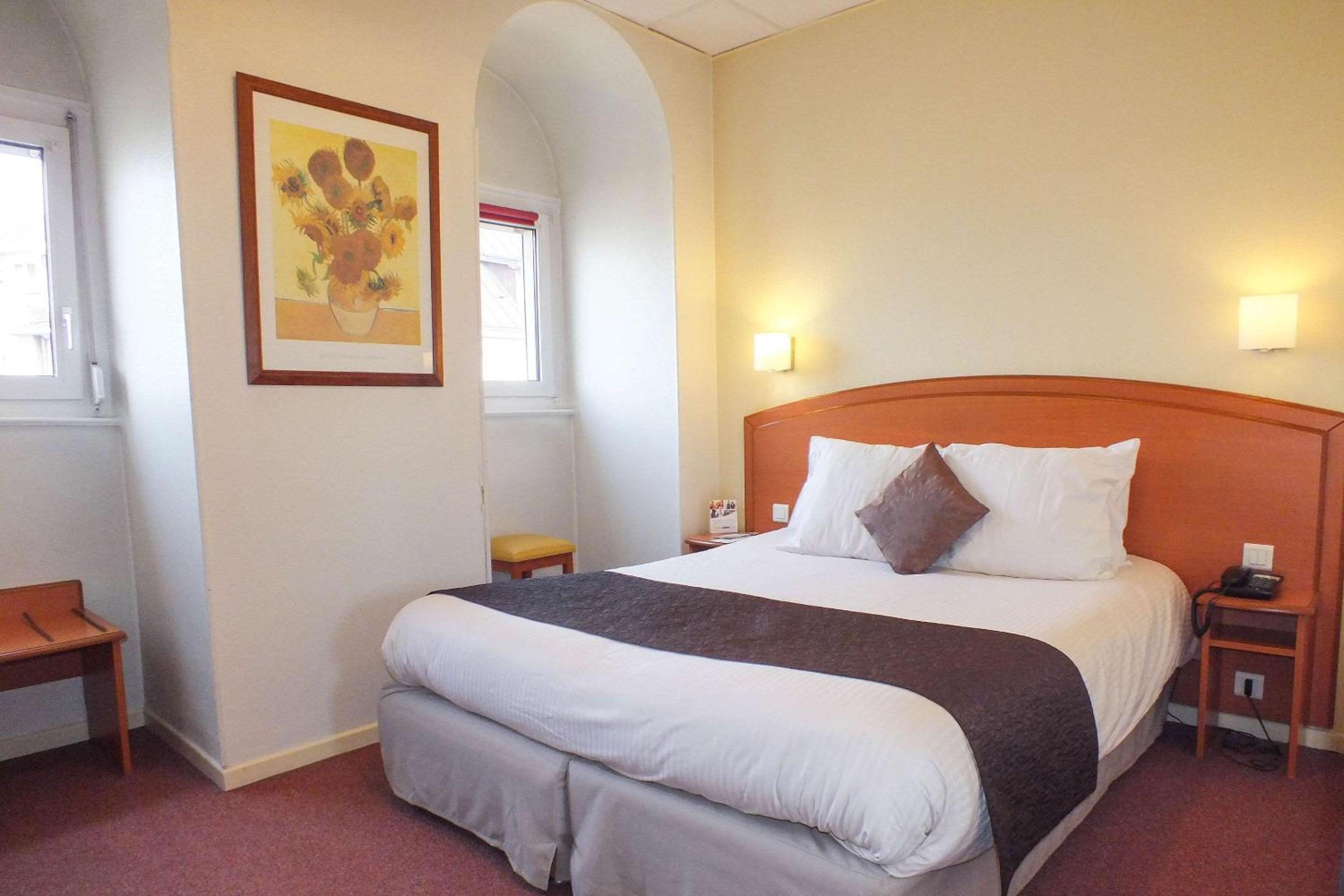 Standard Double Room - Photo 8