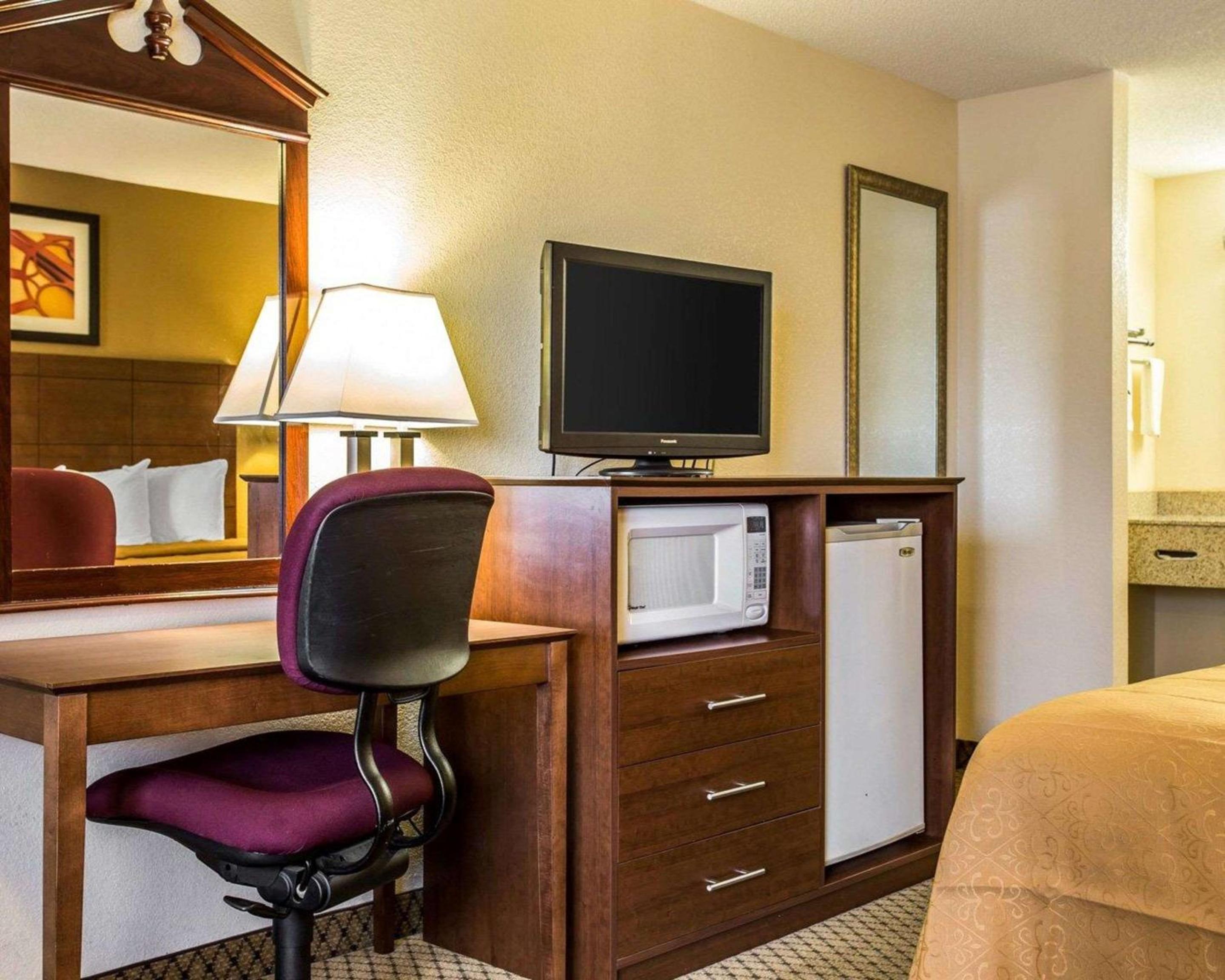 Double Room - Non-Smoking  - Photo 6