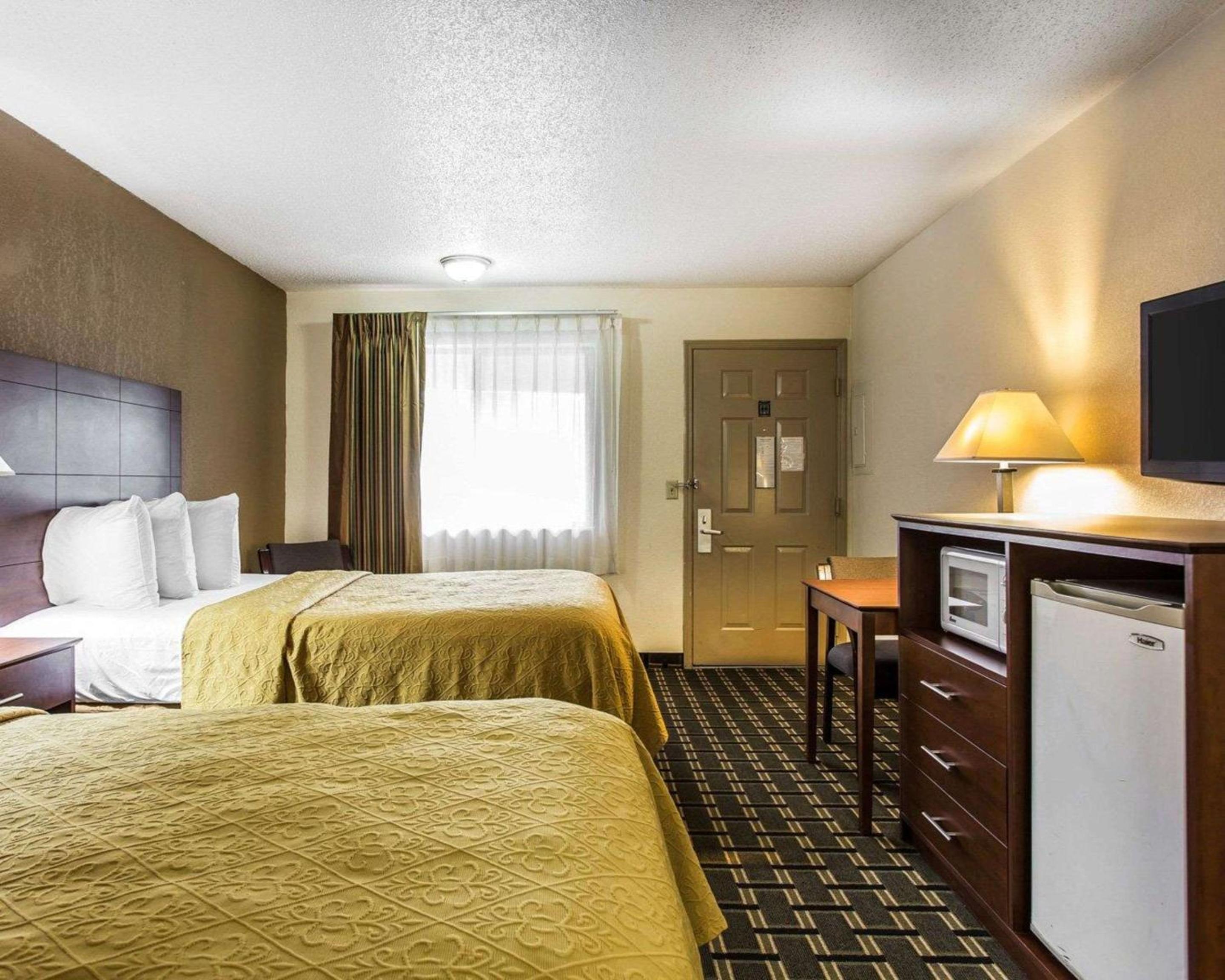 Double Room - Non-Smoking  - Photo 5