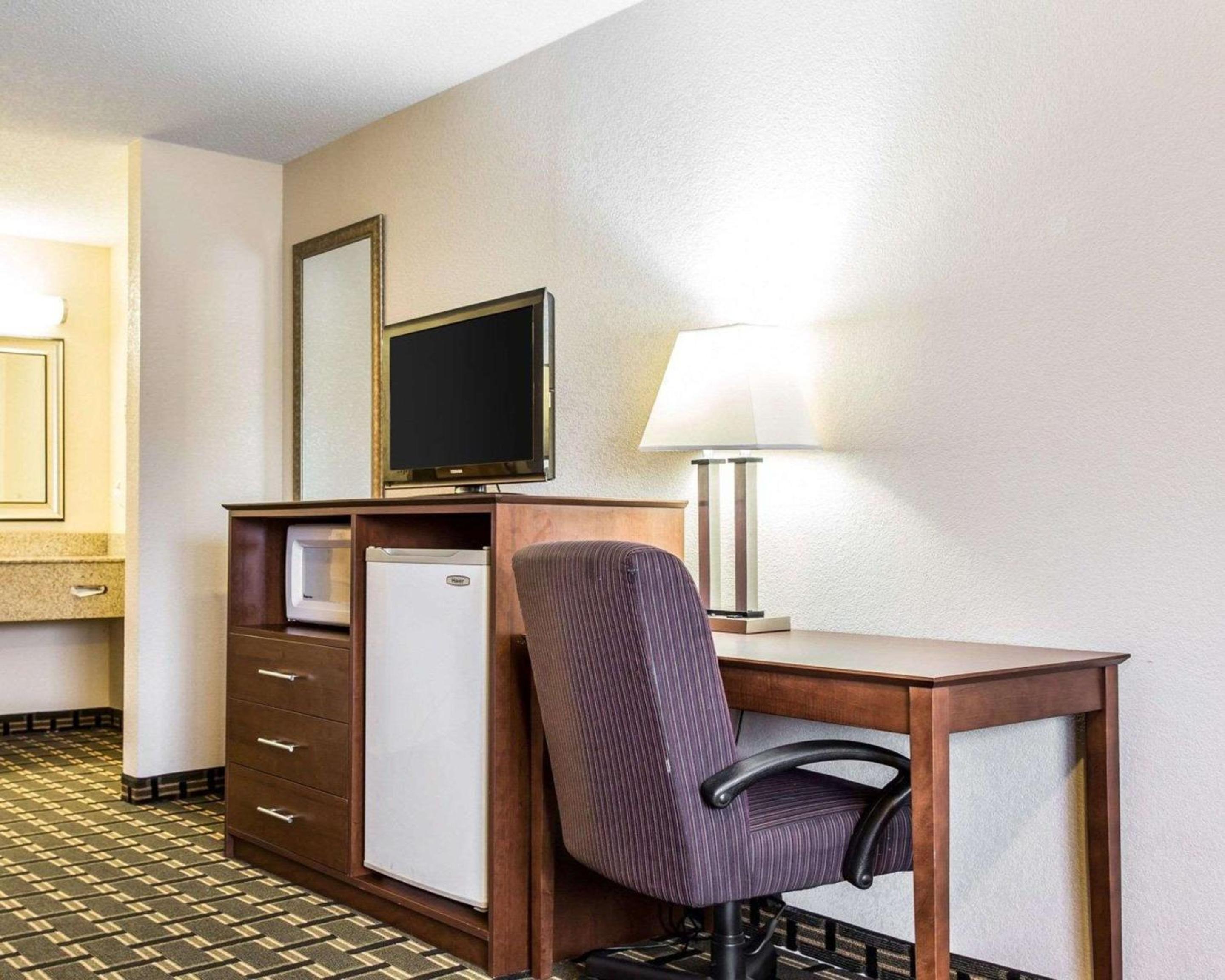 Double Room - Non-Smoking  - Photo 4
