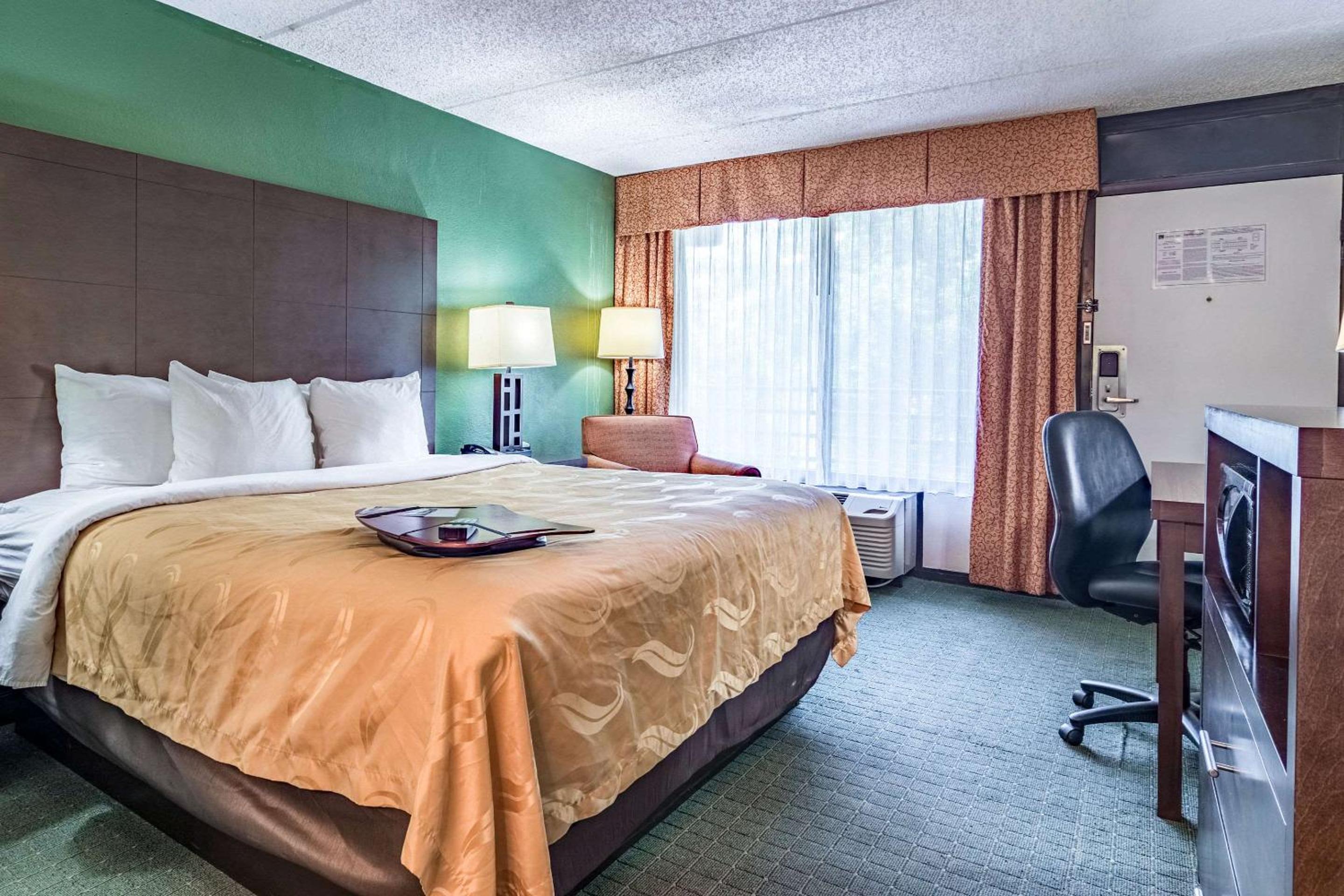 King Room - Non-Smoking - Photo 2