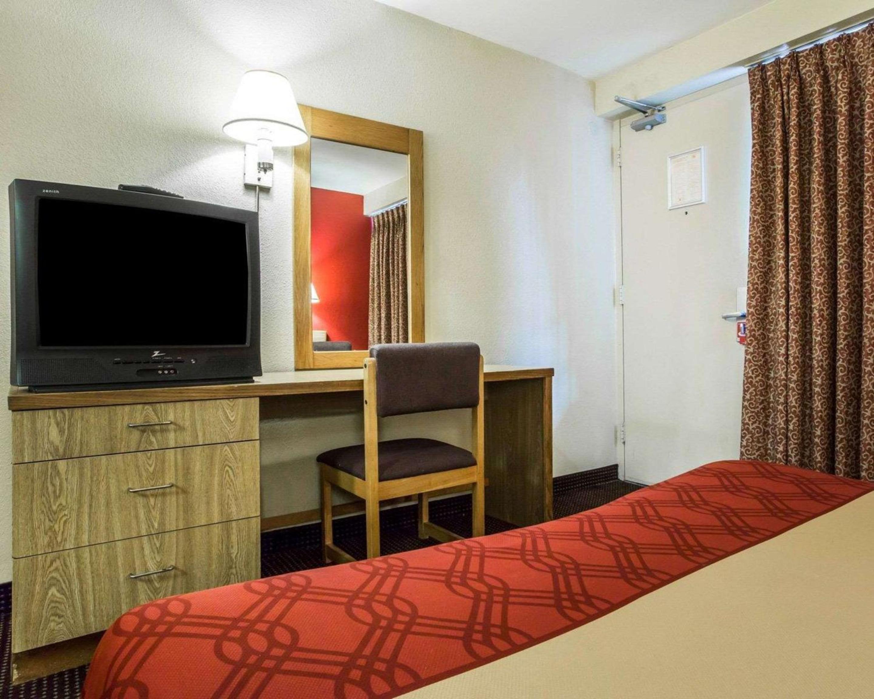King Room - Non-Smoking - Photo 3