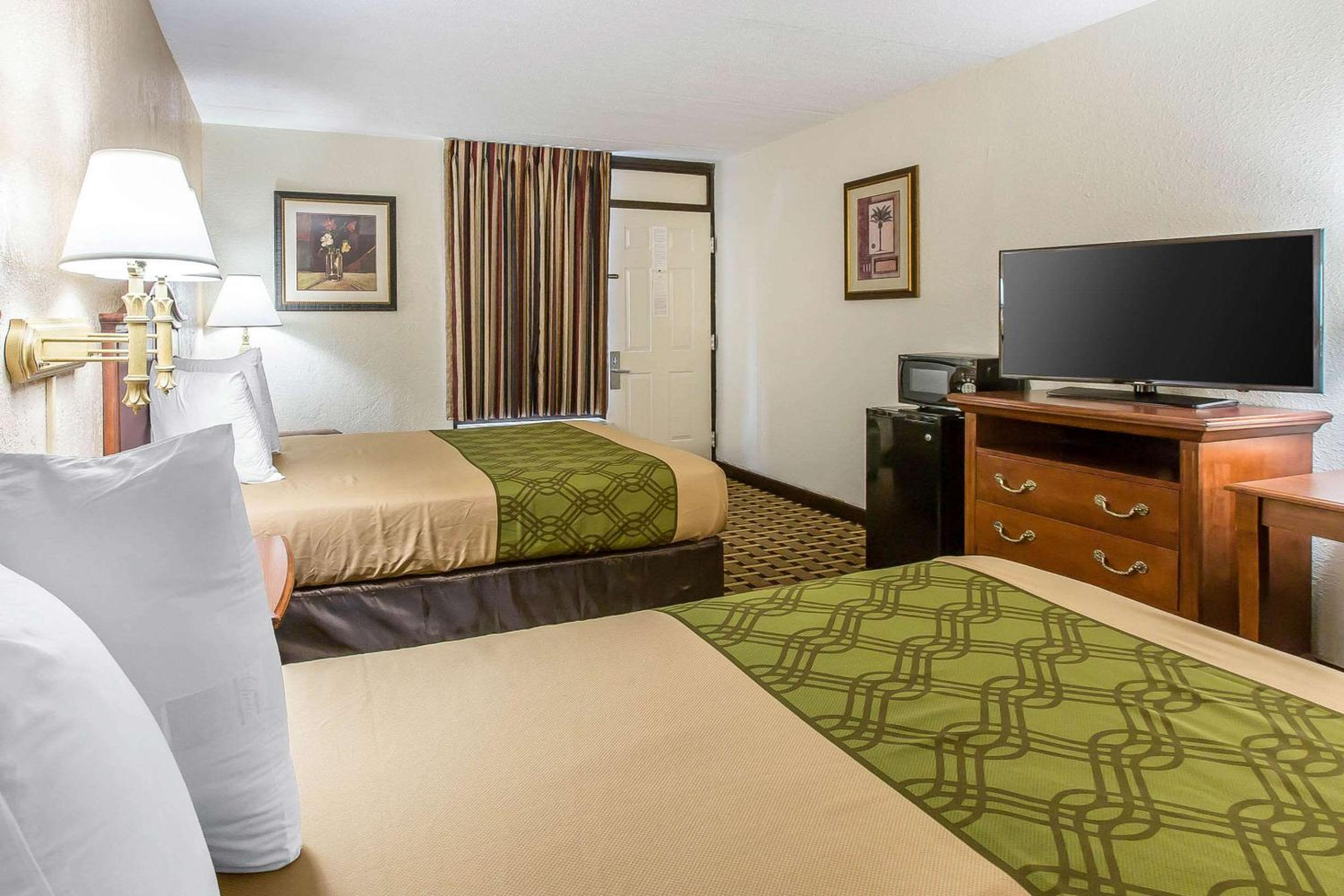 Double Room with Two Double Beds - Smoking - Photo 2