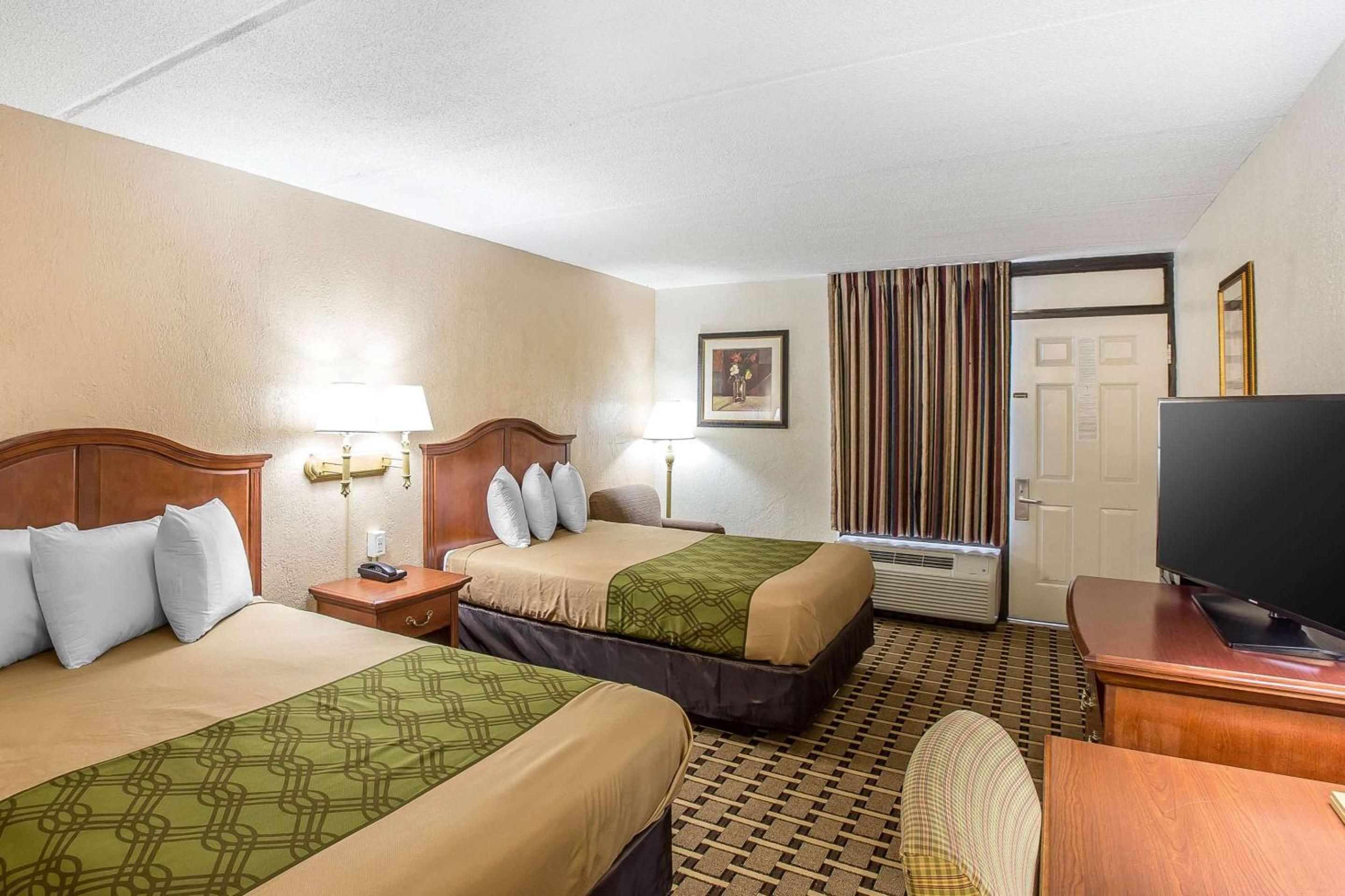 Double Room with Two Double Beds - Smoking - Photo 4
