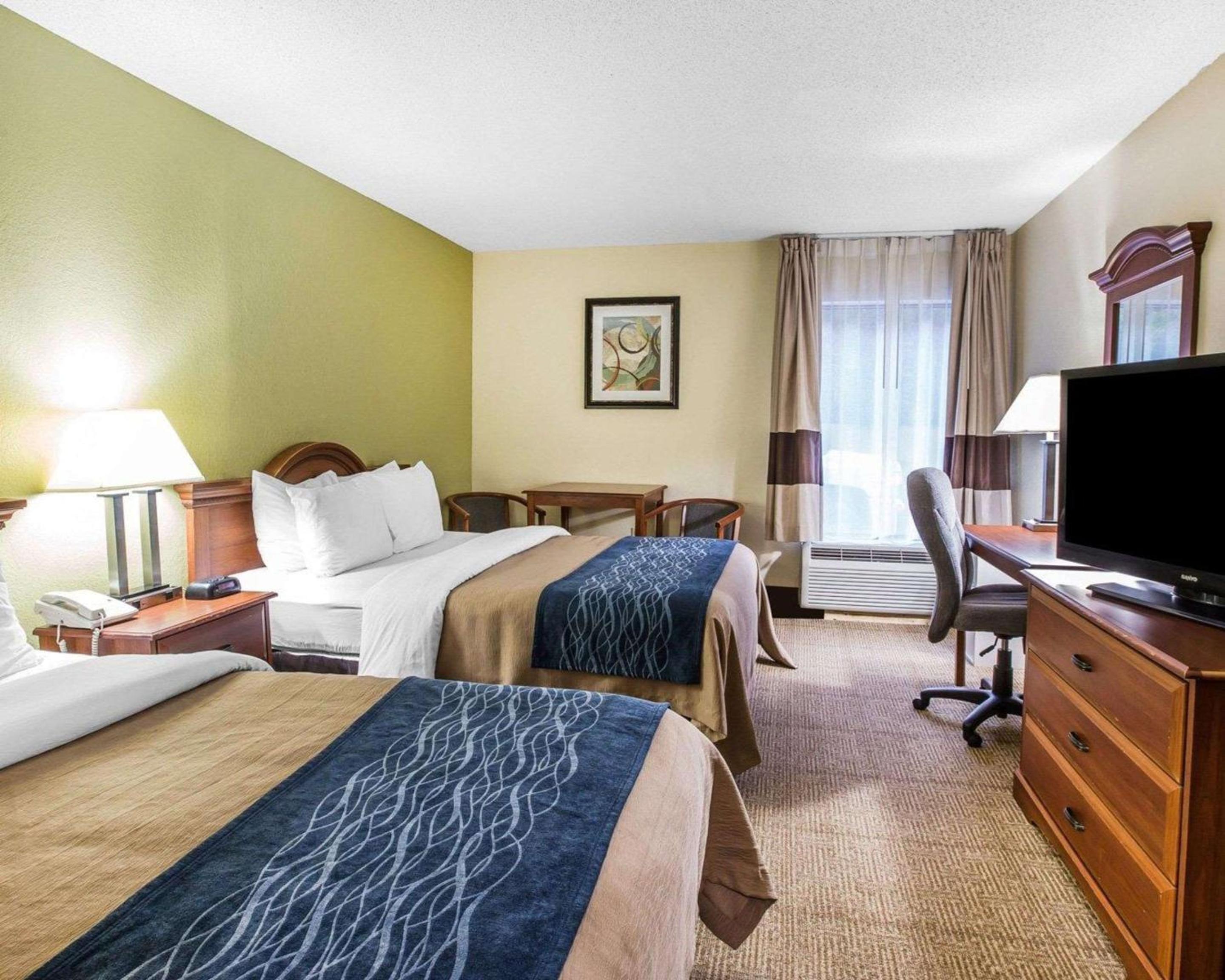 Queen Room with Two Queen Beds - Non-Smoking - Photo 1